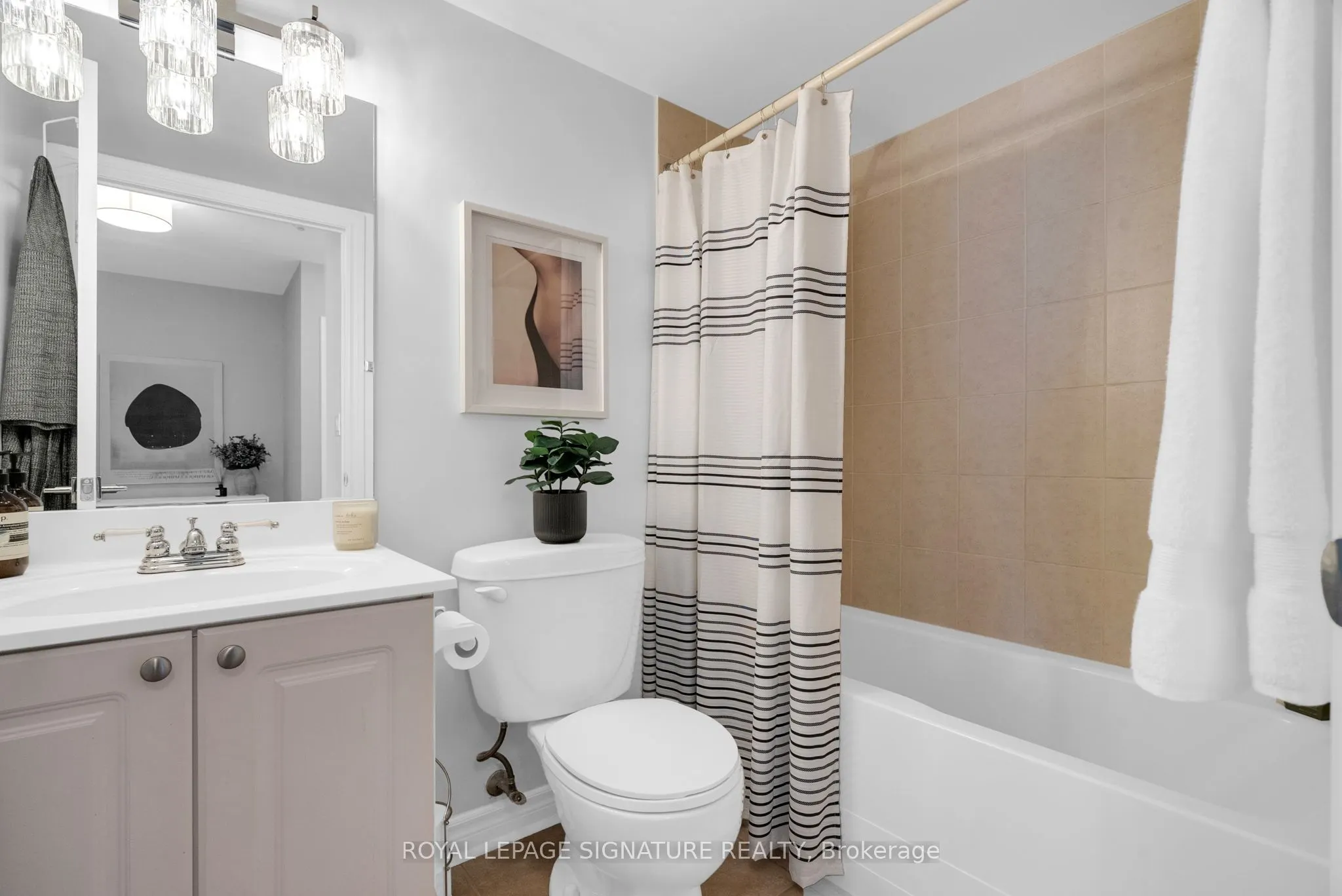 2088 Lawrence Avenue W, #814