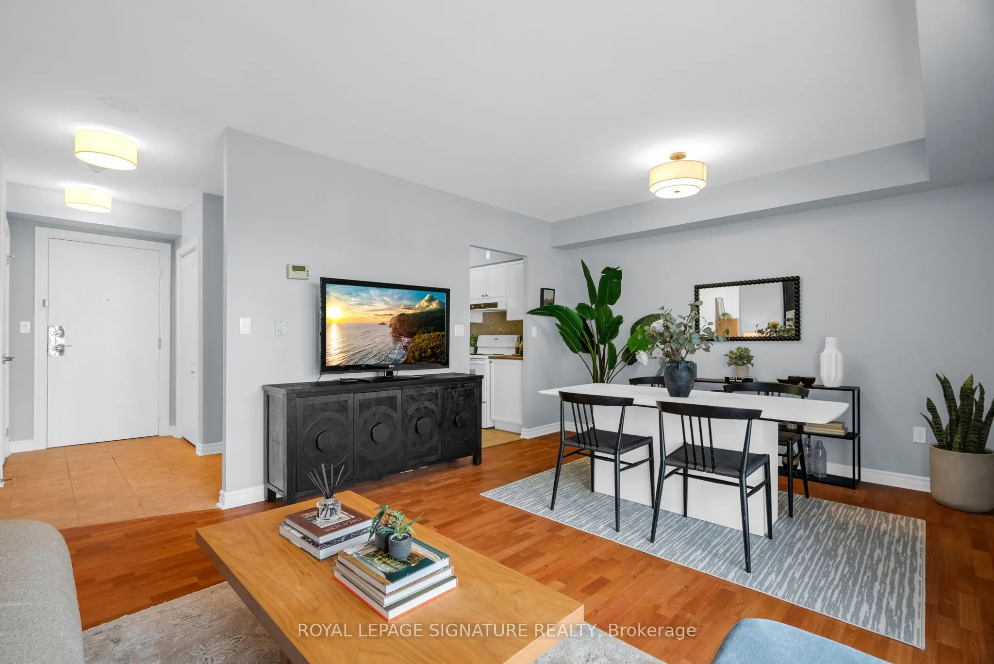 2088 Lawrence Avenue W, #814