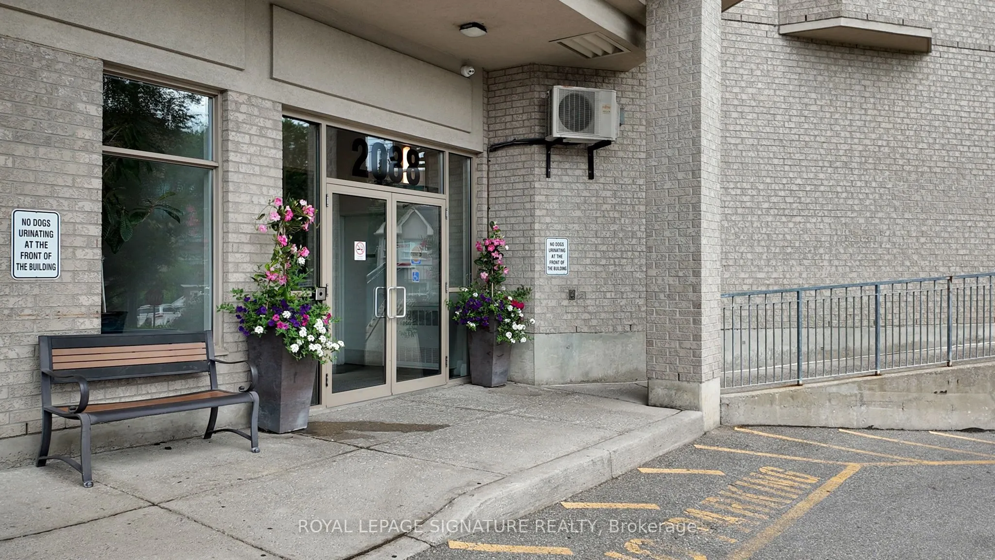 2088 Lawrence Avenue W, #814