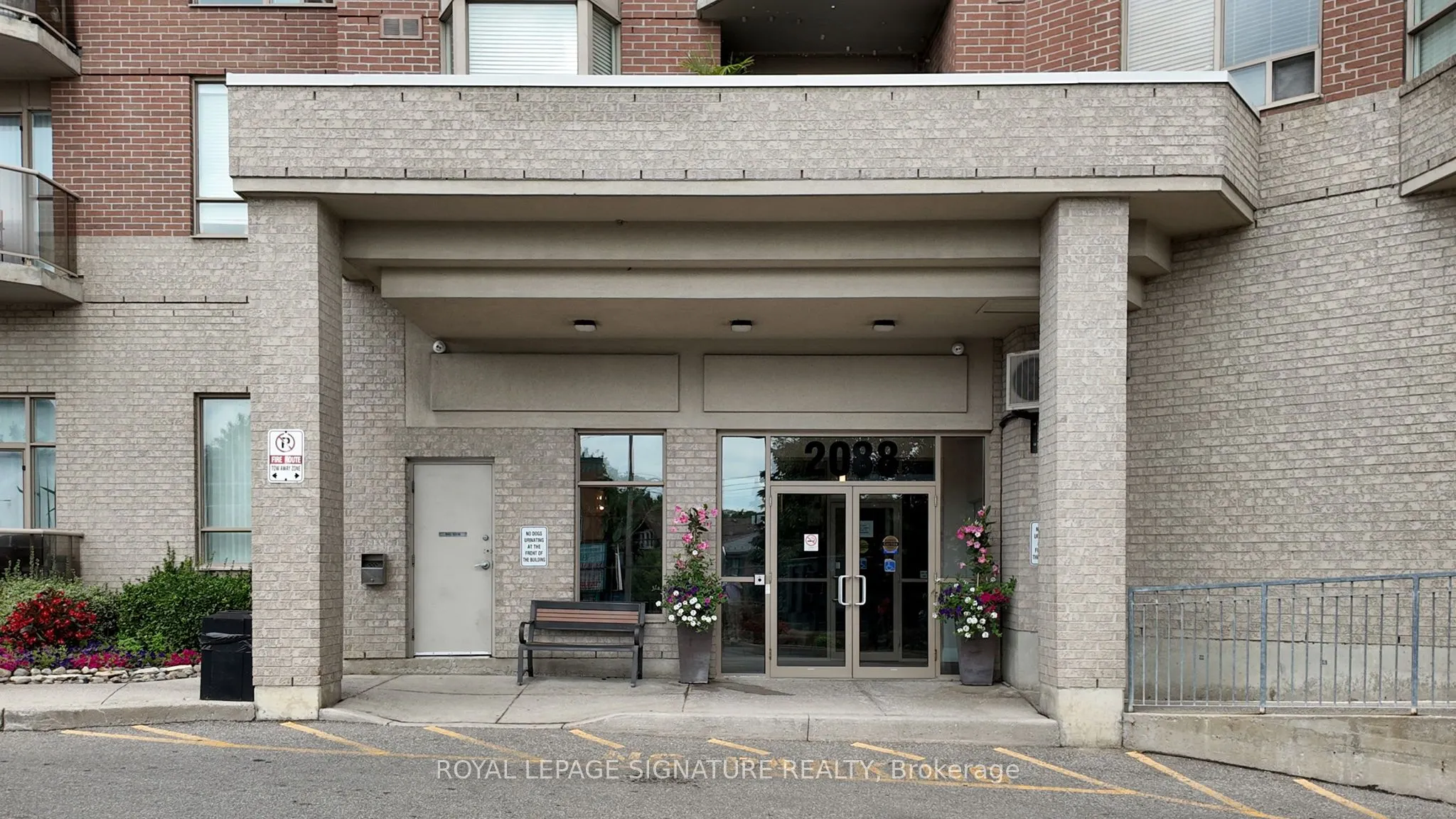 2088 Lawrence Avenue W, #814