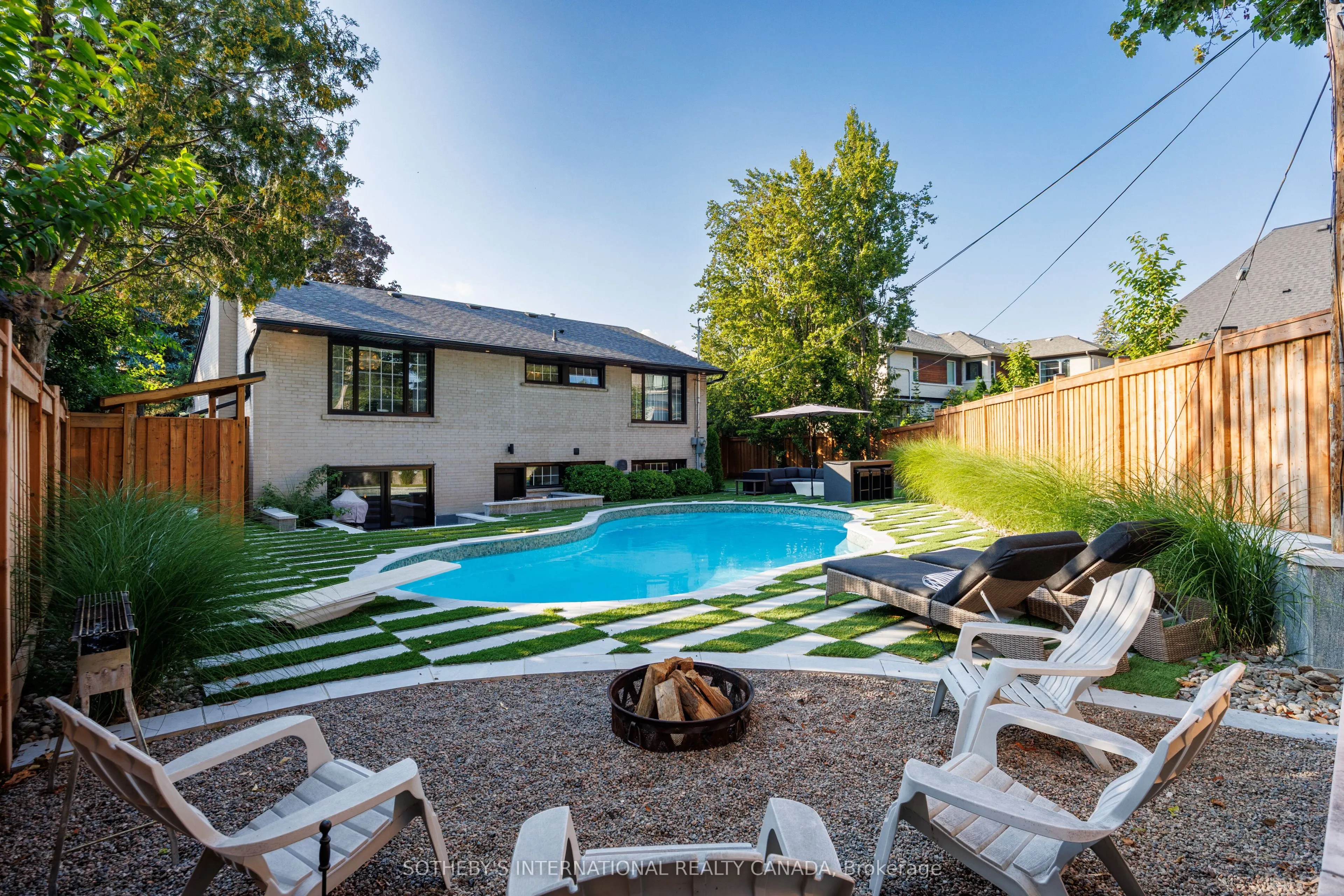 15 Ravensbourne Crescent