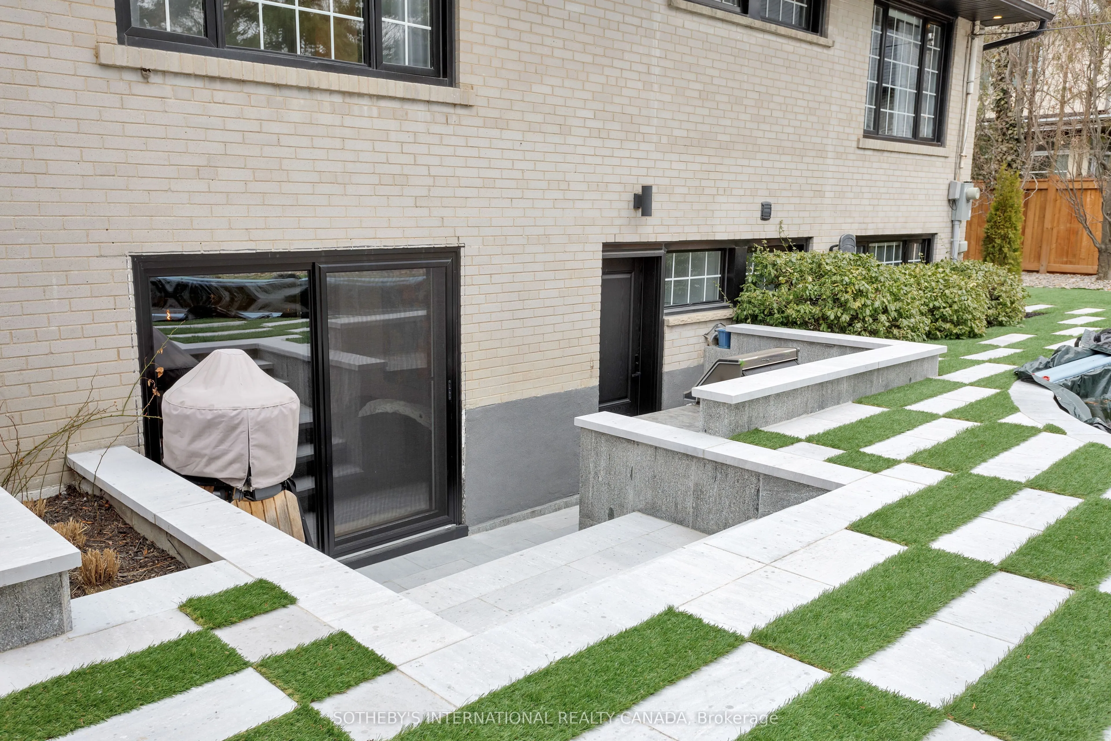 15 Ravensbourne Crescent