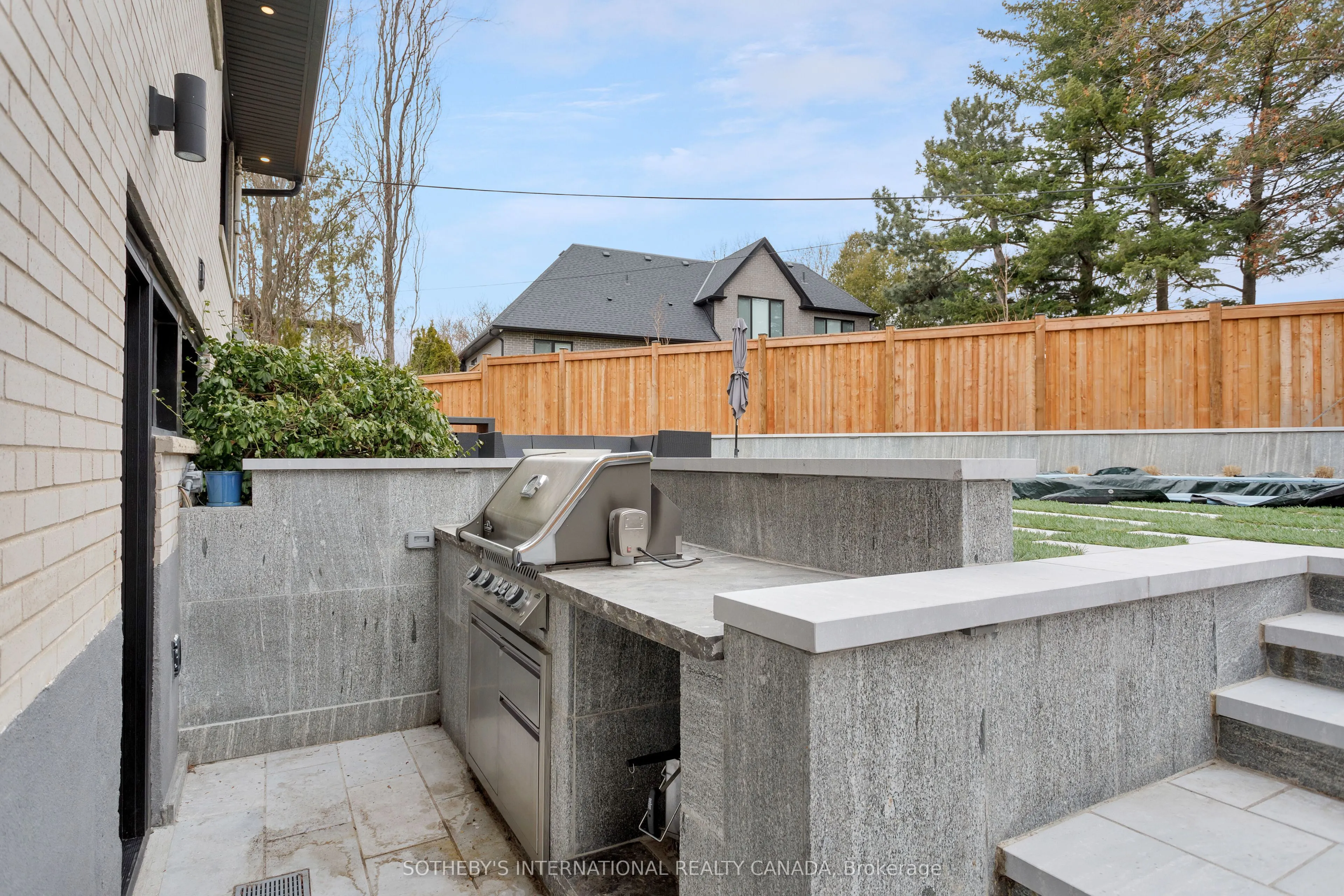 15 Ravensbourne Crescent