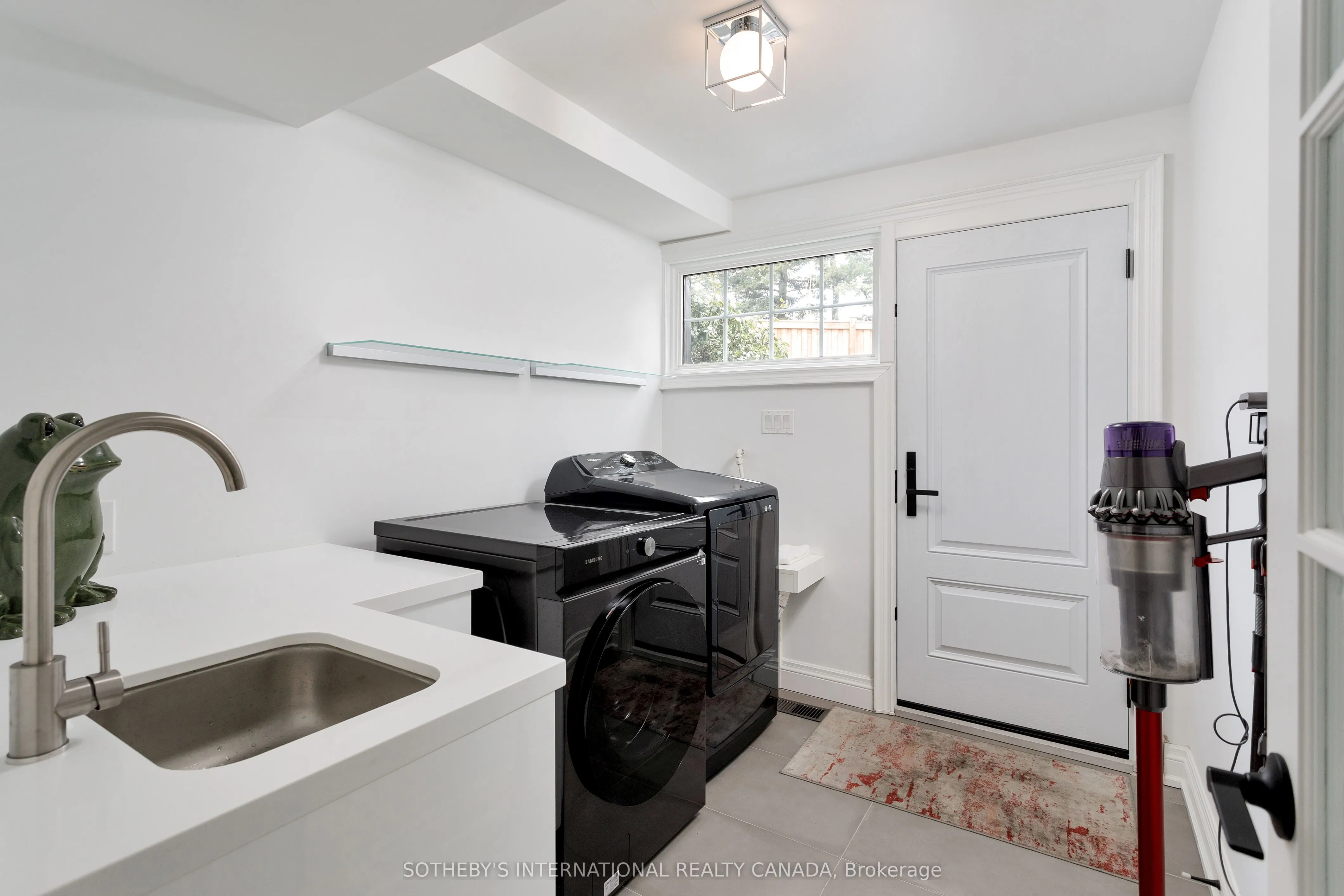 15 Ravensbourne Crescent