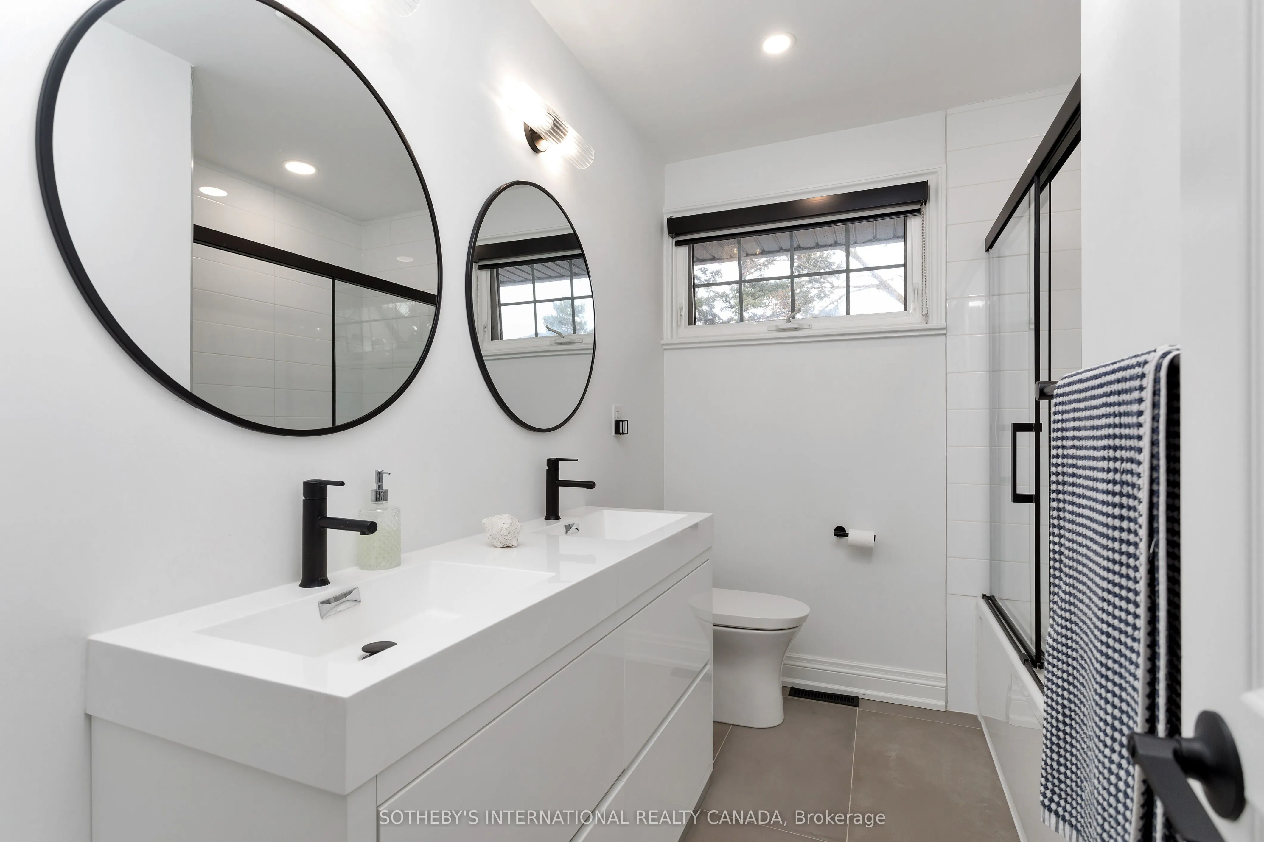 15 Ravensbourne Crescent