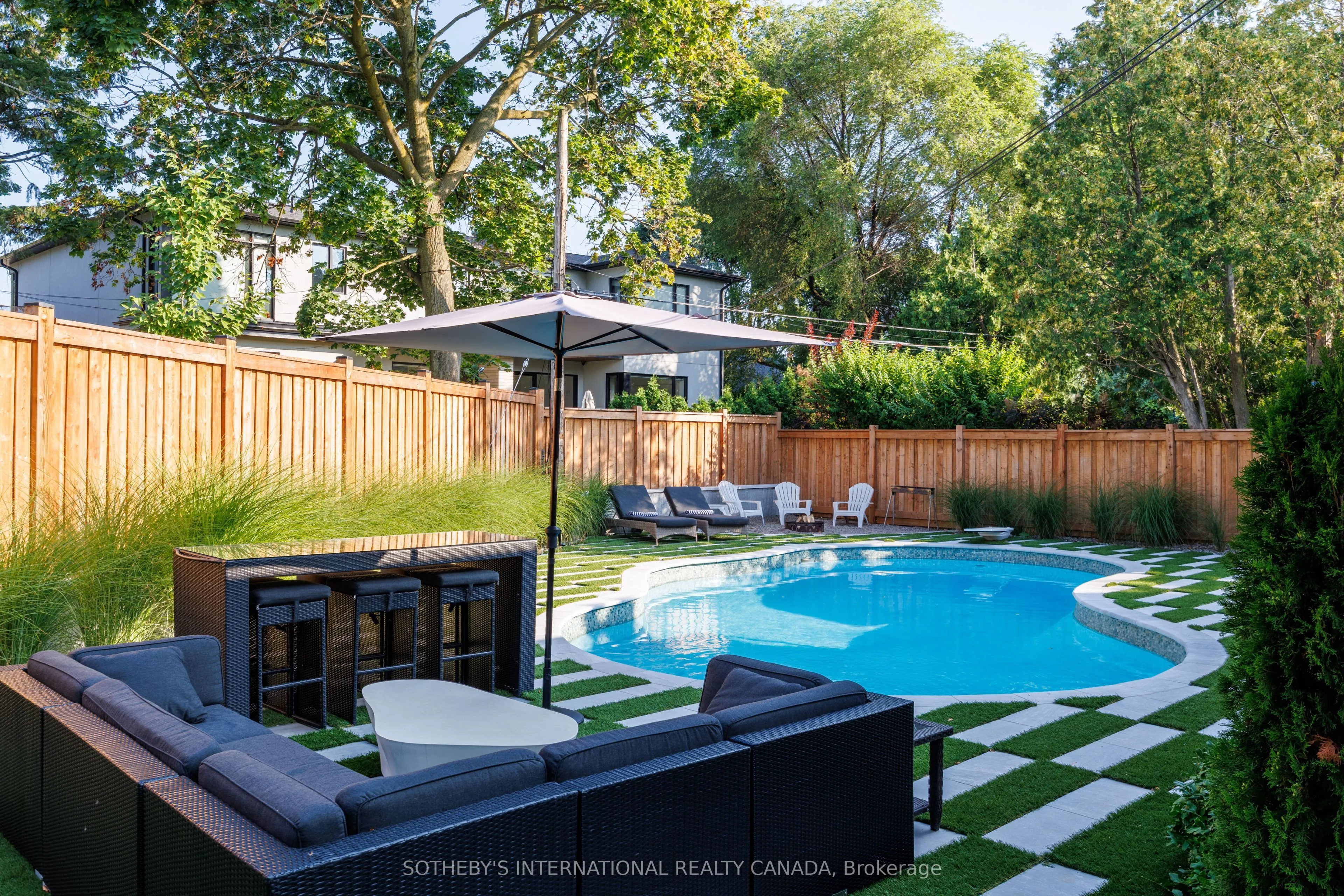 15 Ravensbourne Crescent