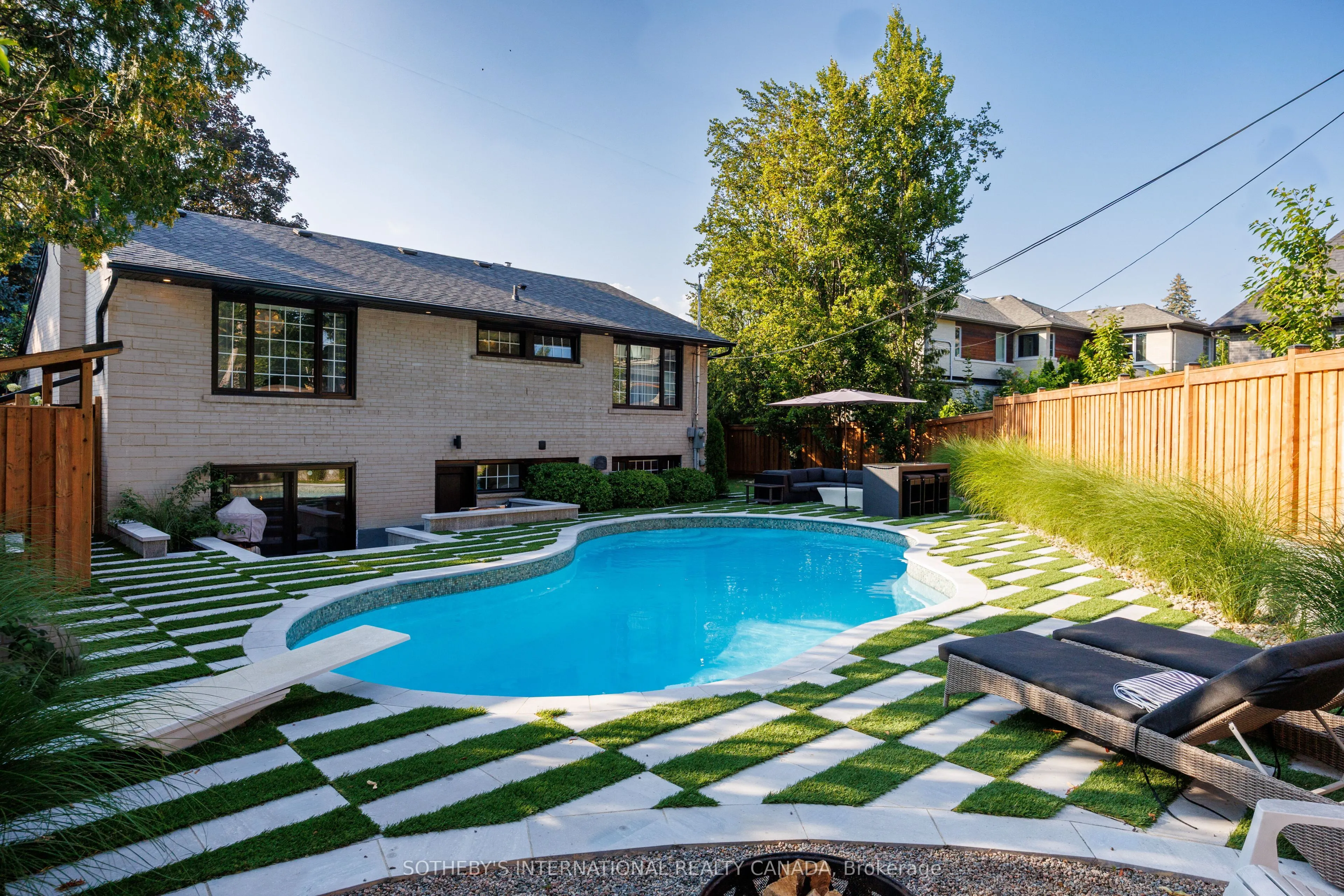 15 Ravensbourne Crescent