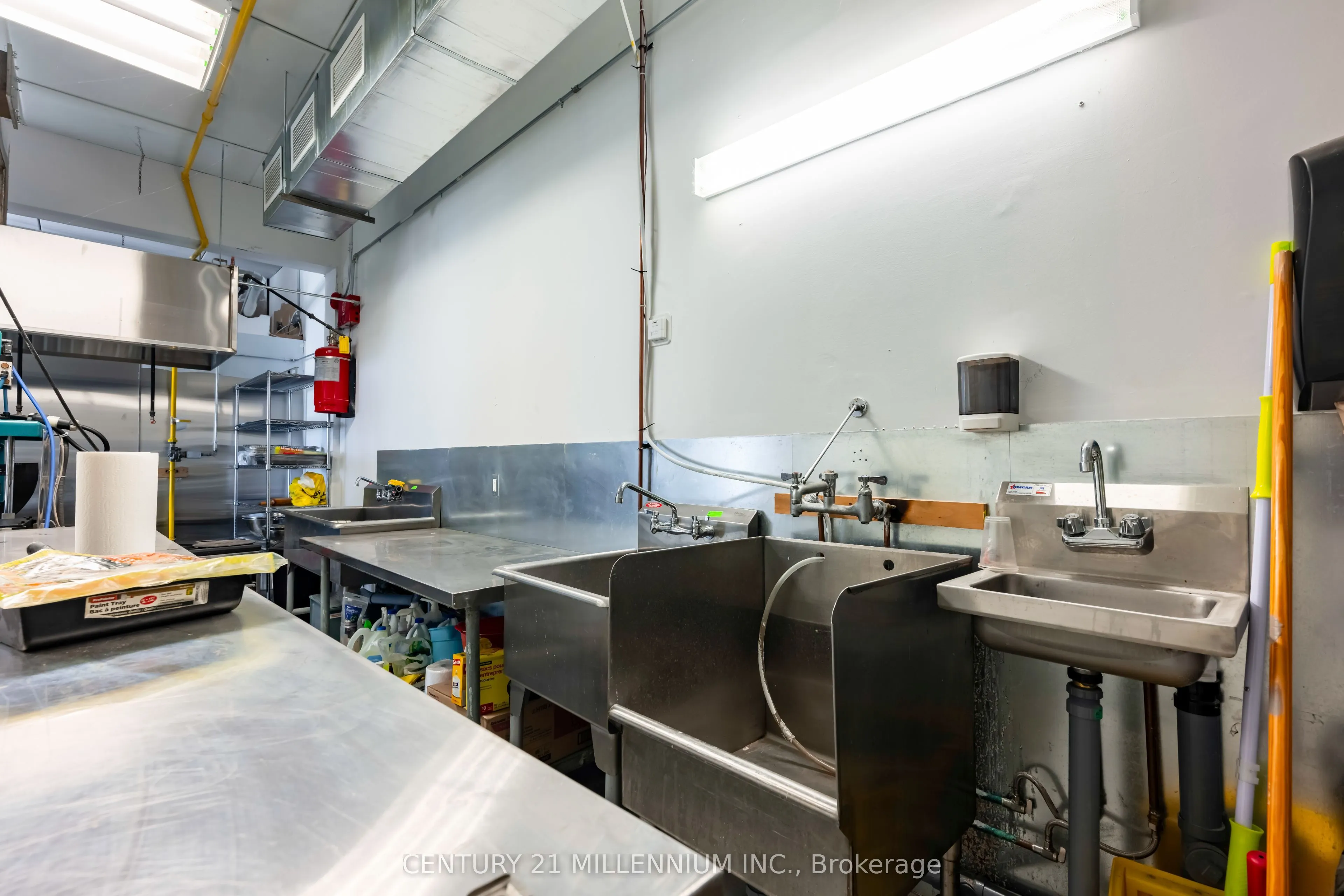 18 Robb Boulevard W, #1