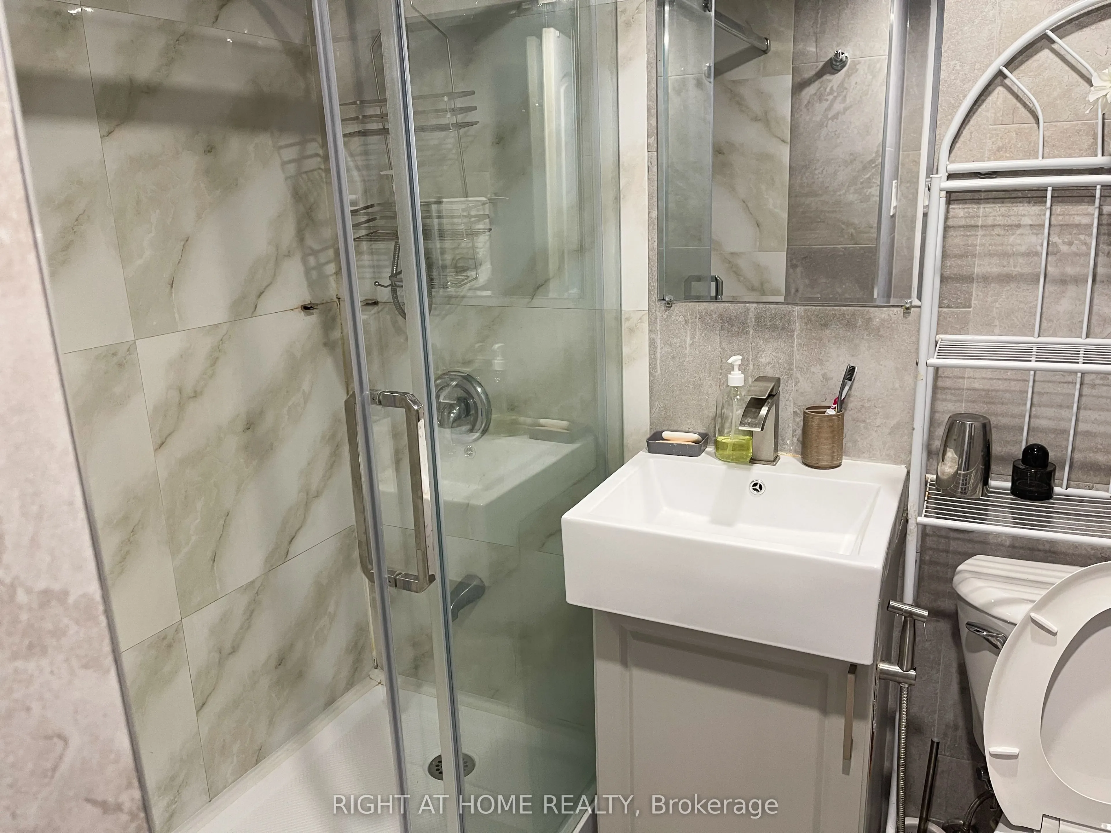 50 Lotherton Pathway, #814
