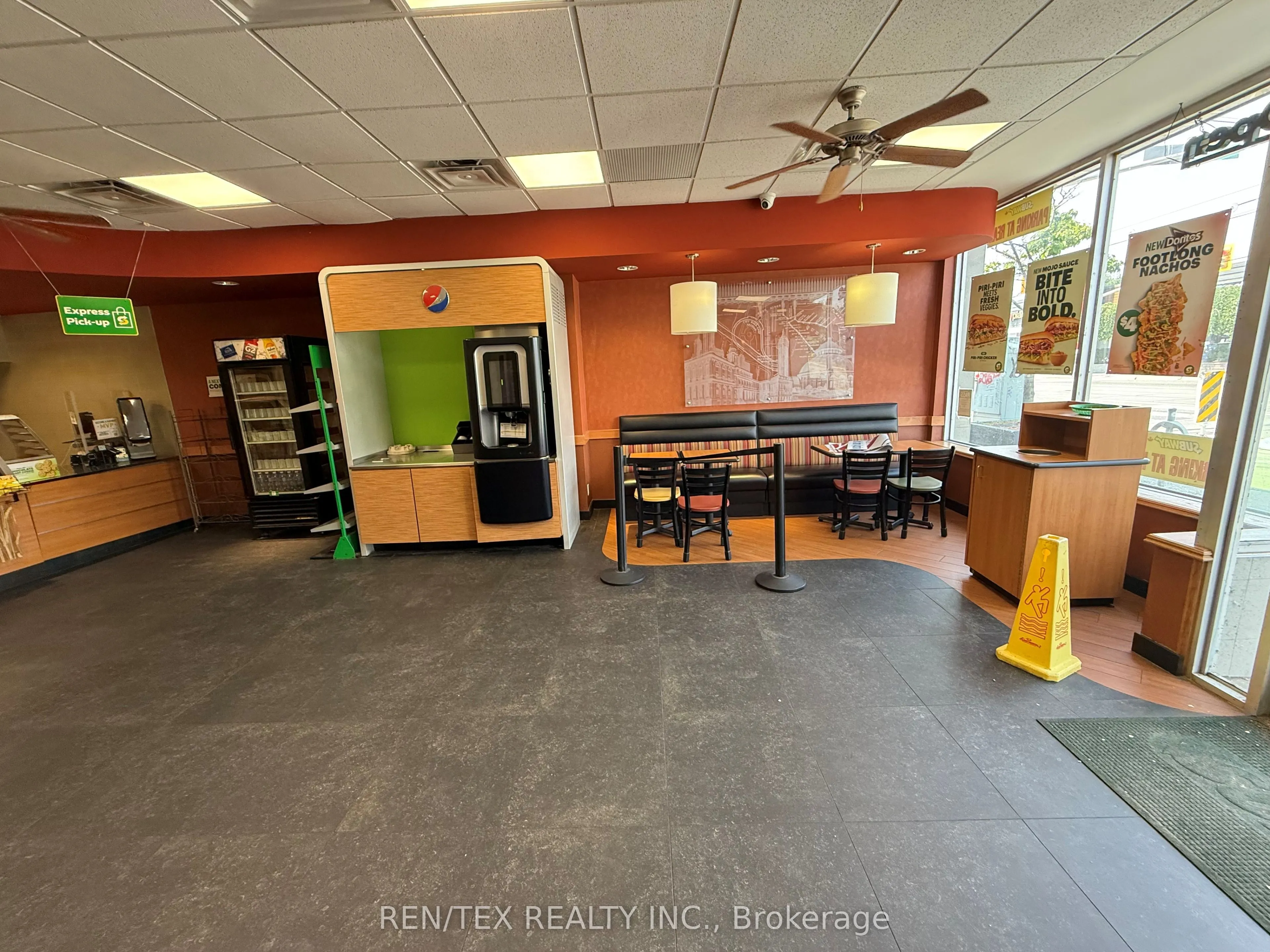 2735 Lakeshore Boulevard W