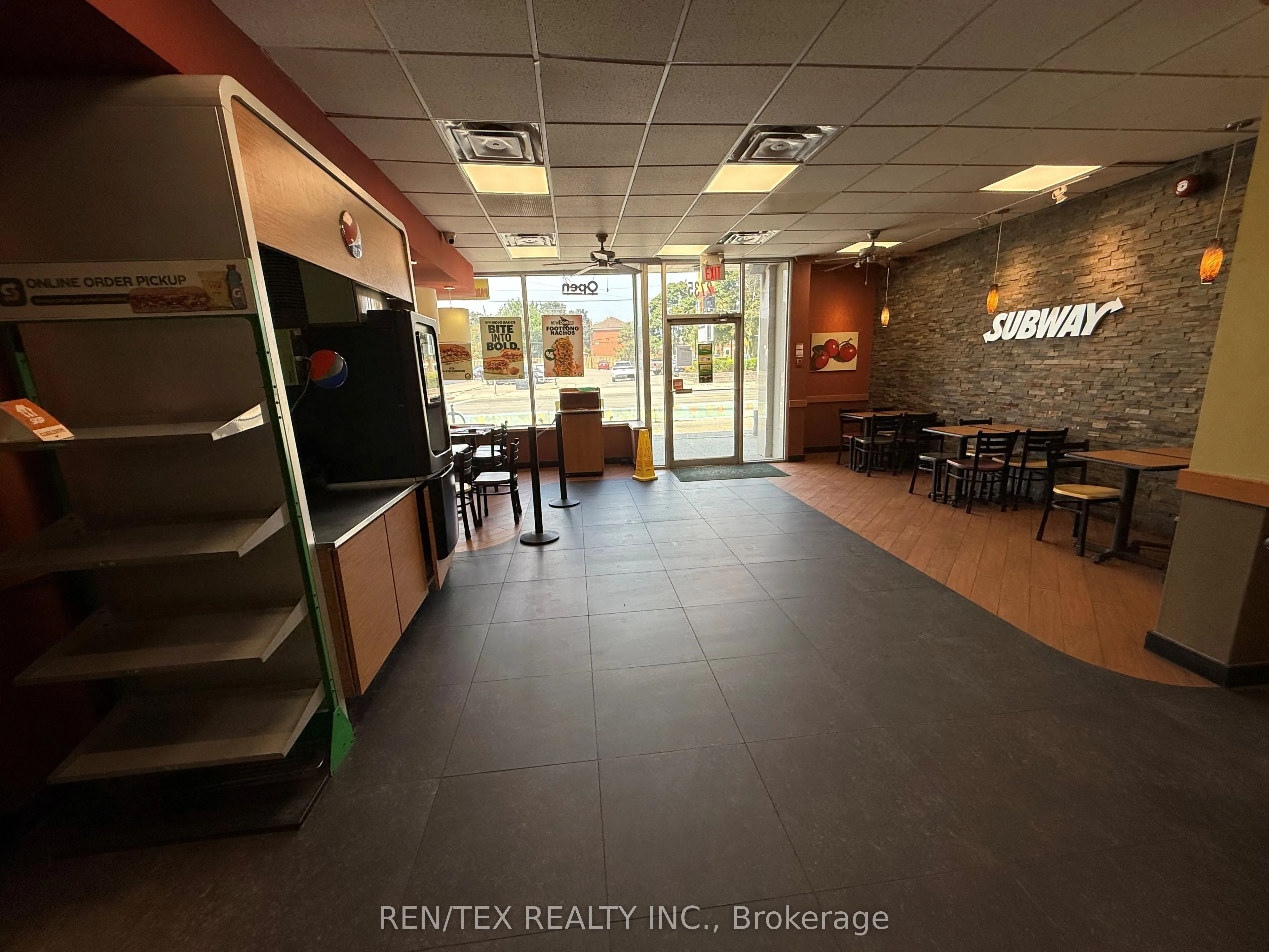 2735 Lakeshore Boulevard W