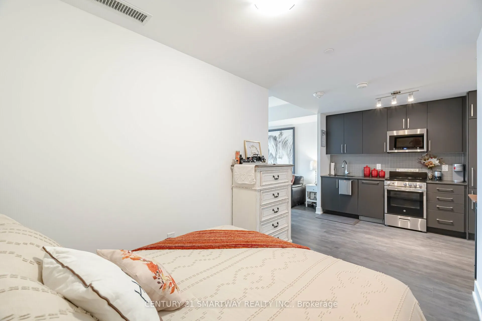 2450 Old Bronte Road, #411