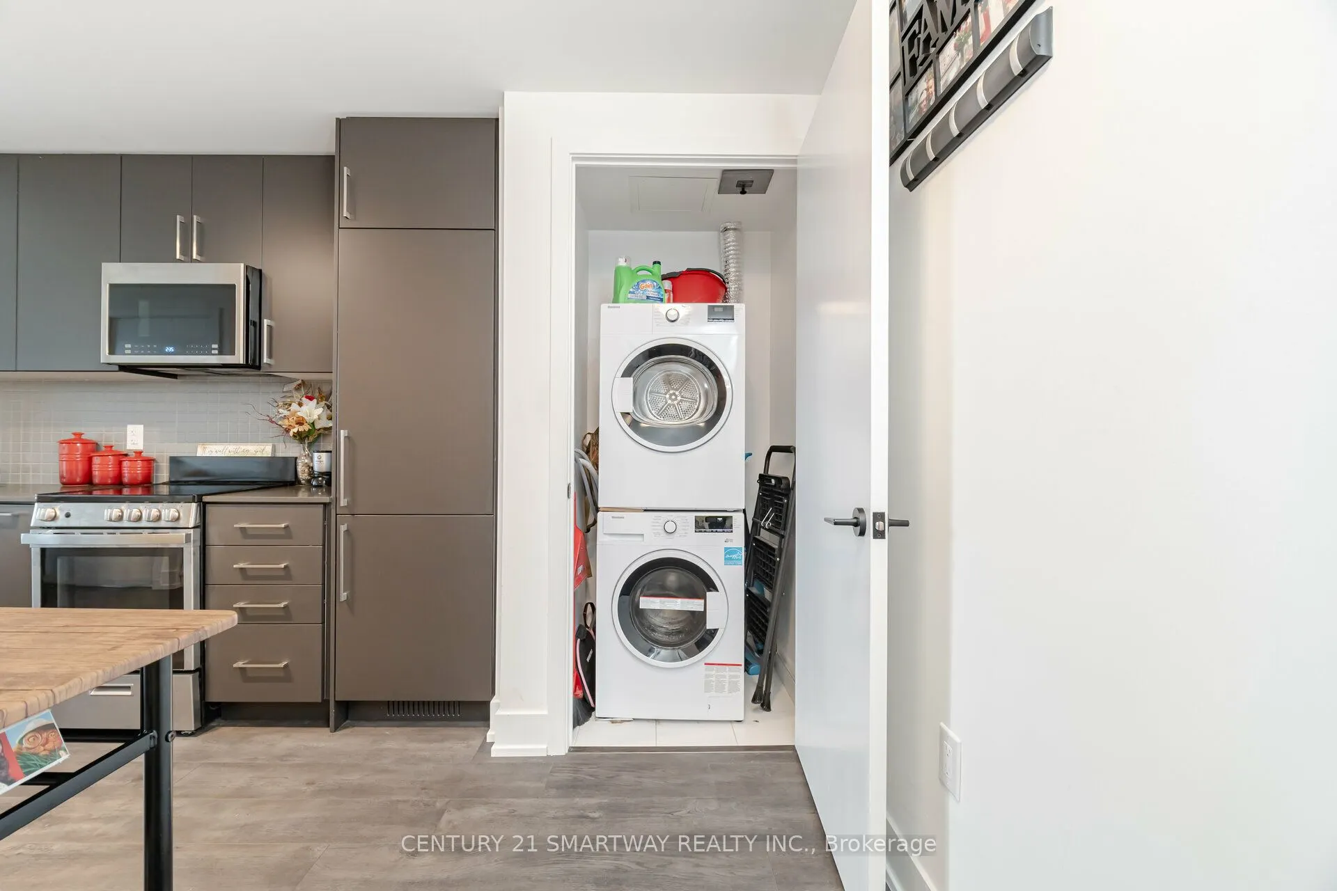 2450 Old Bronte Road, #411