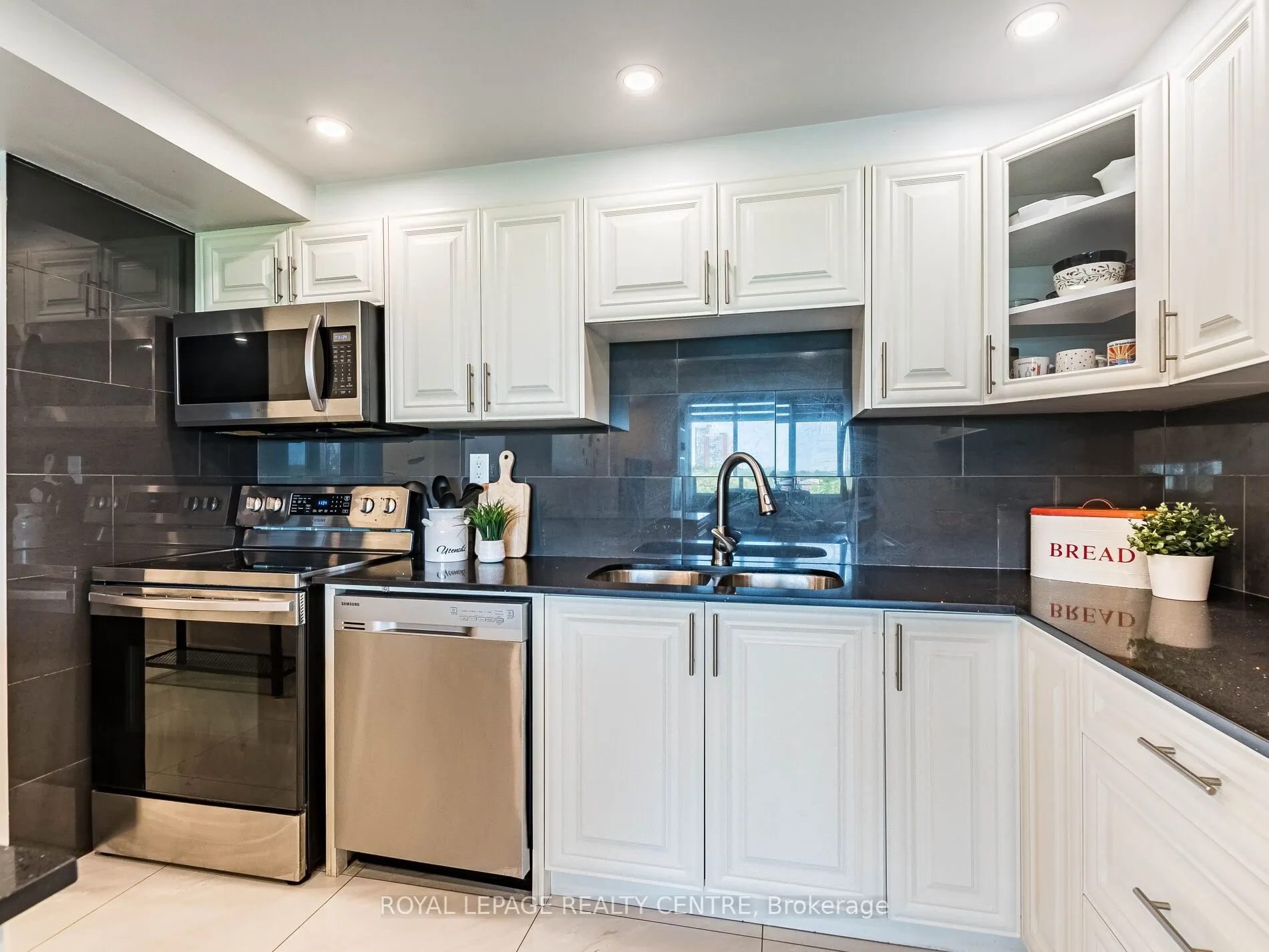 1320 Mississauga Valley Boulevard, #709