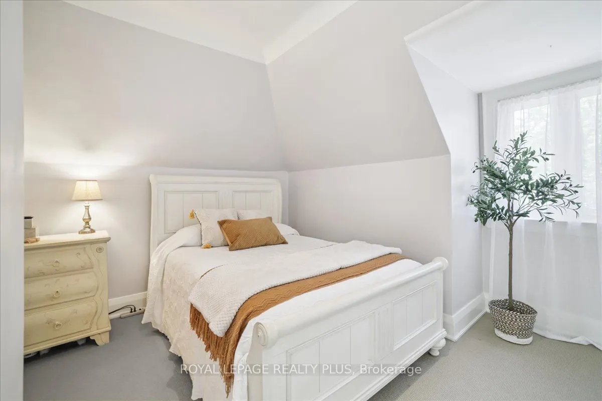 1048 Royal York Road