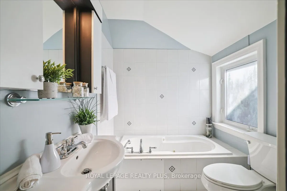 1048 Royal York Road