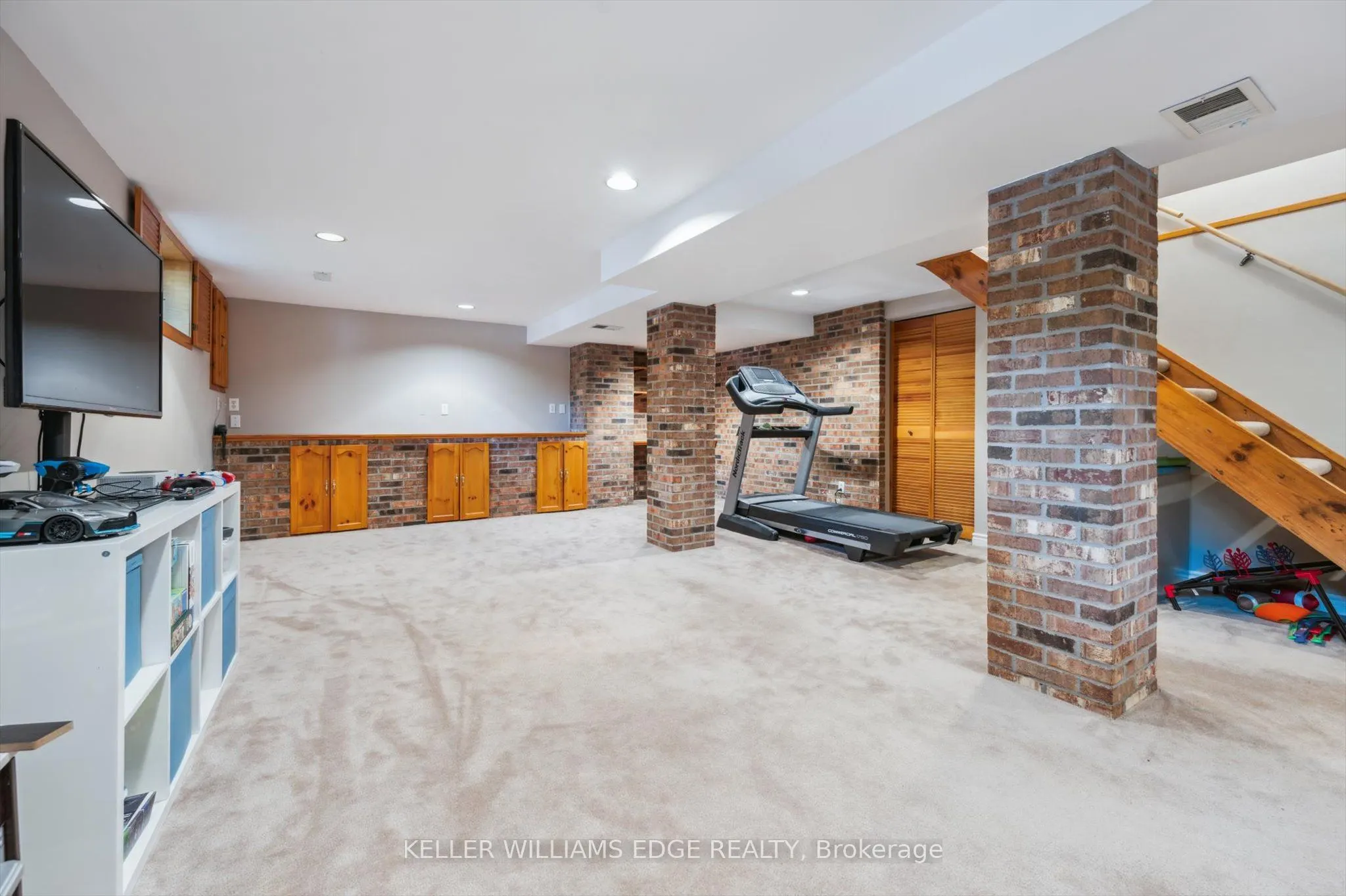 2525 Woburn Crescent