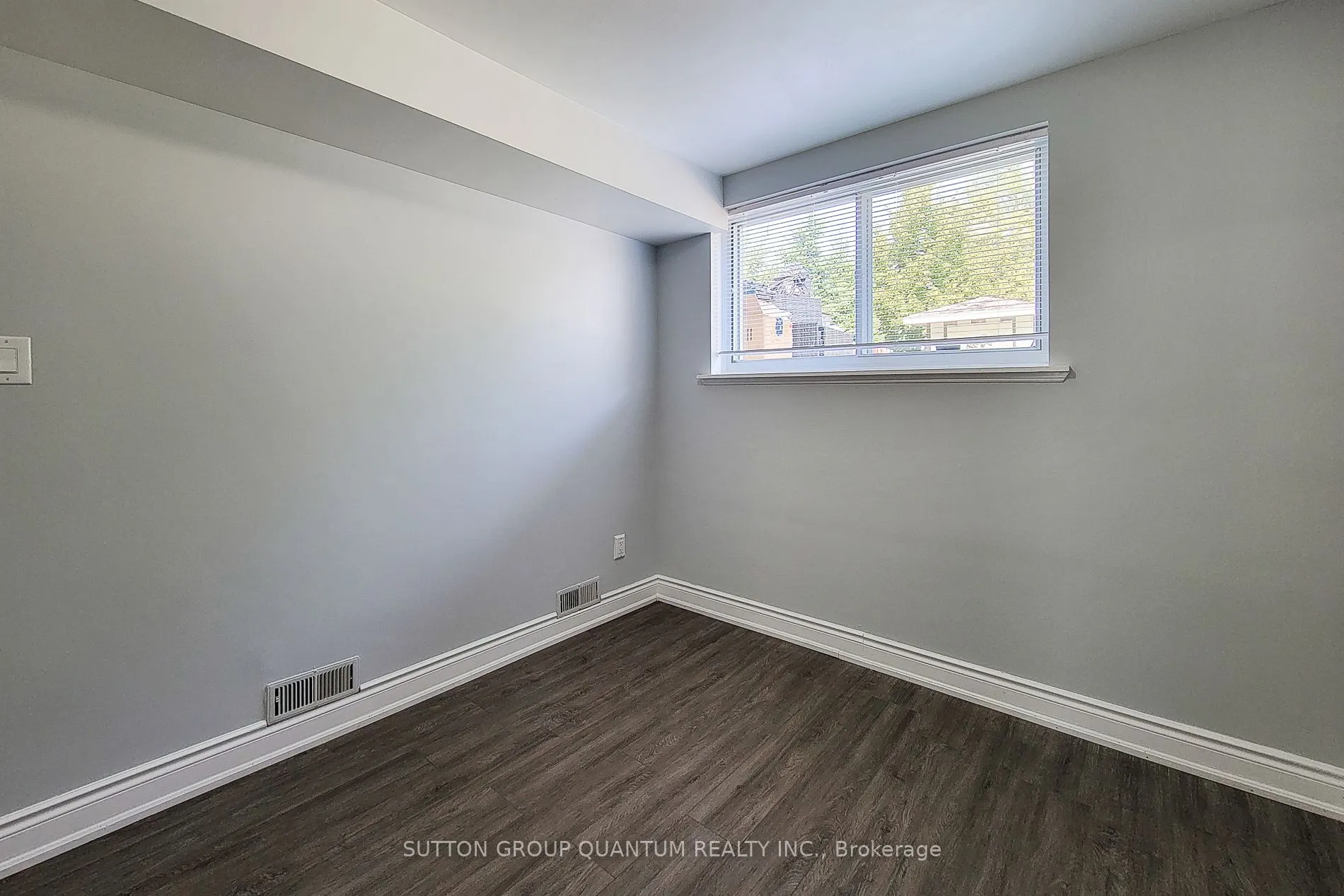 1483 Sandgate Crescent, ##Lower
