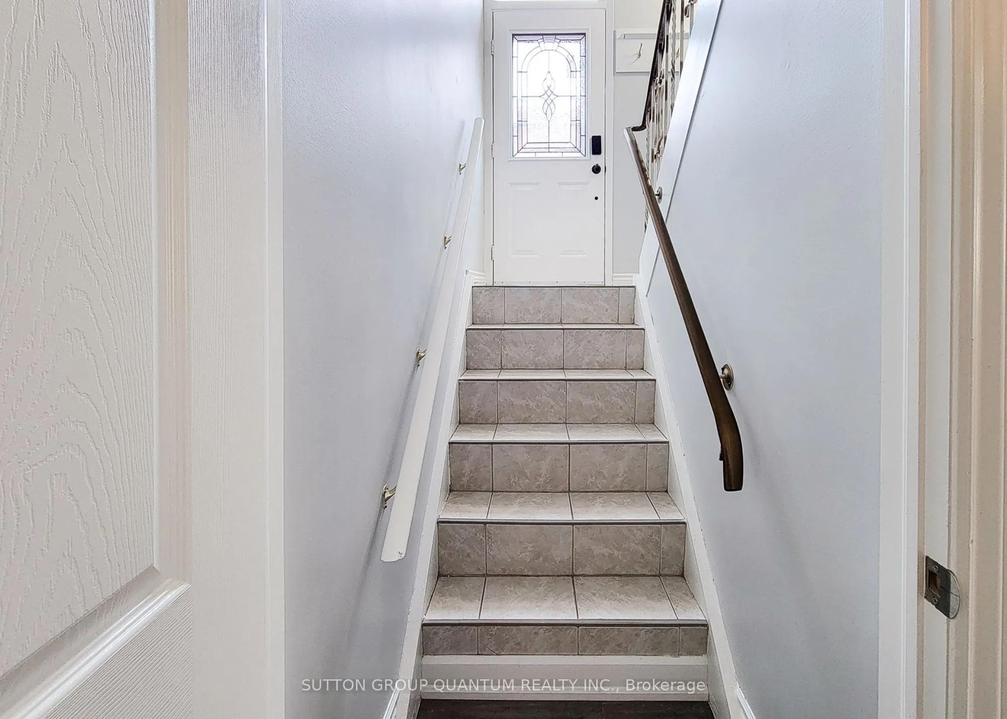 1483 Sandgate Crescent, ##Lower