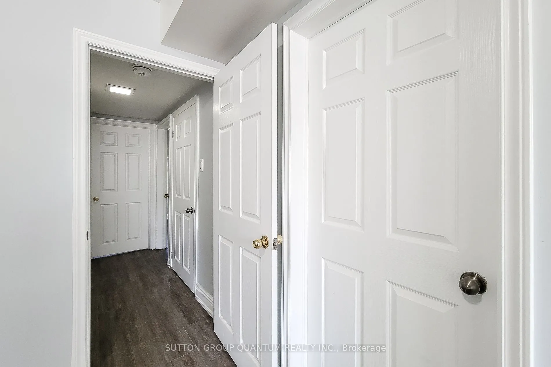 1483 Sandgate Crescent, ##Lower