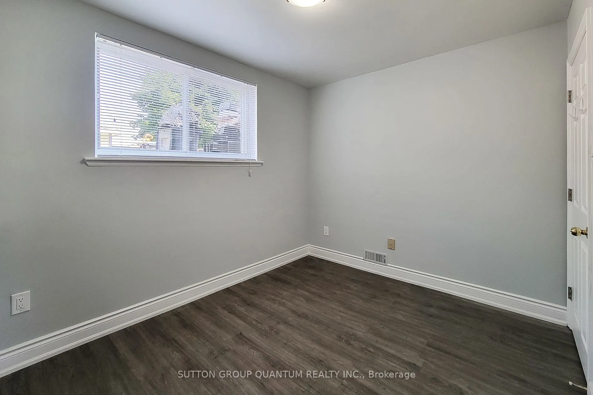 1483 Sandgate Crescent, ##Lower