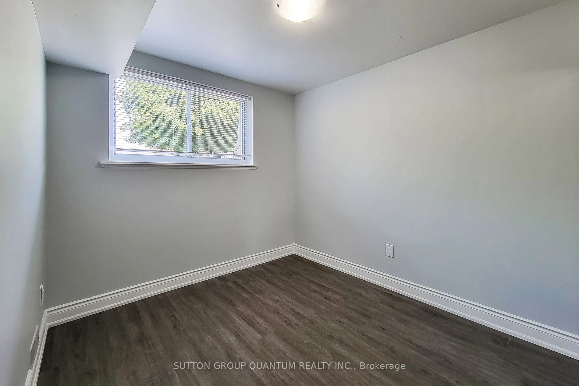 1483 Sandgate Crescent, ##Lower