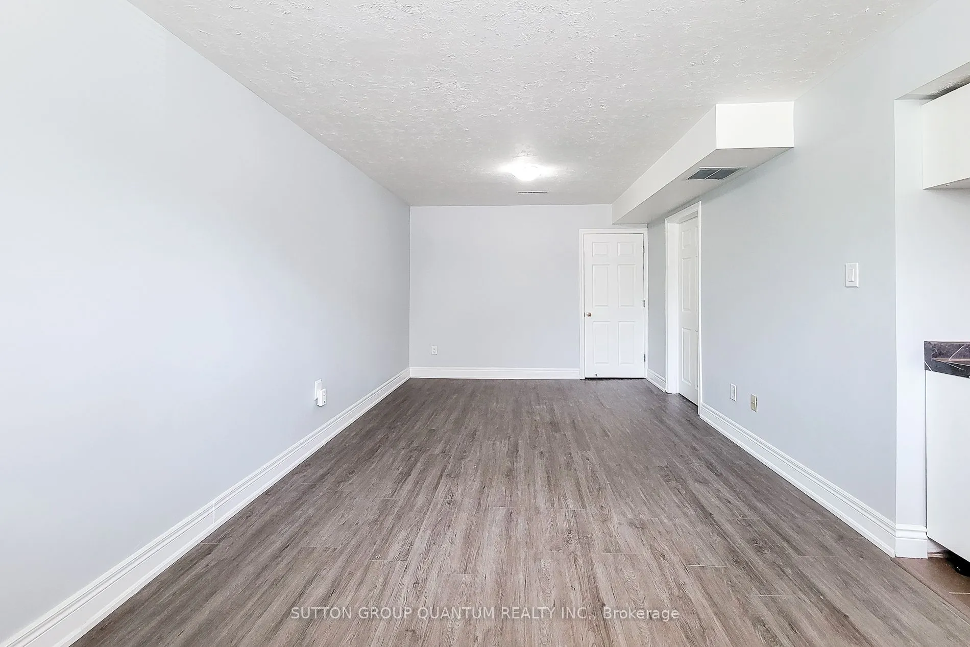 1483 Sandgate Crescent, ##Lower