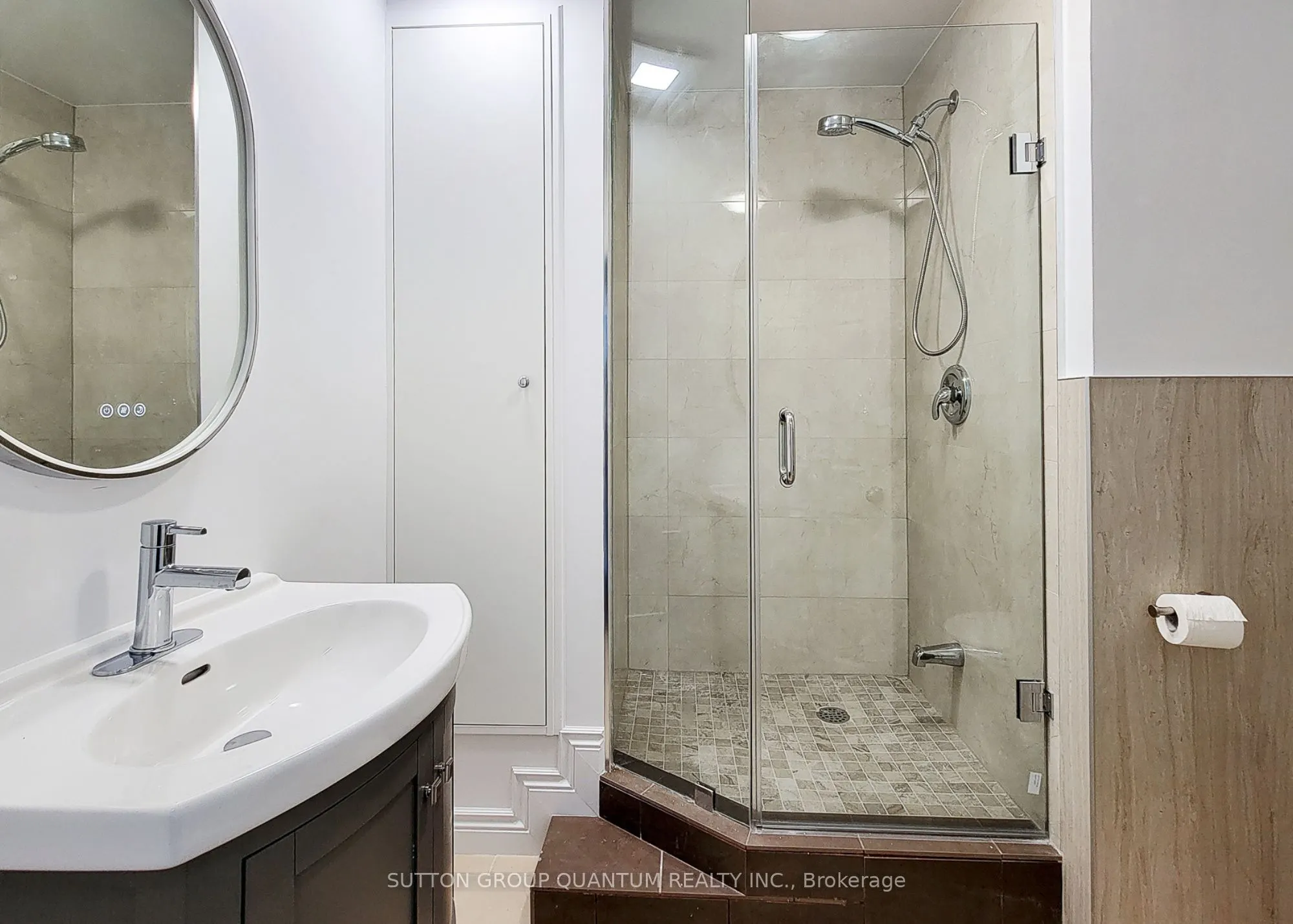 1483 Sandgate Crescent, ##Lower