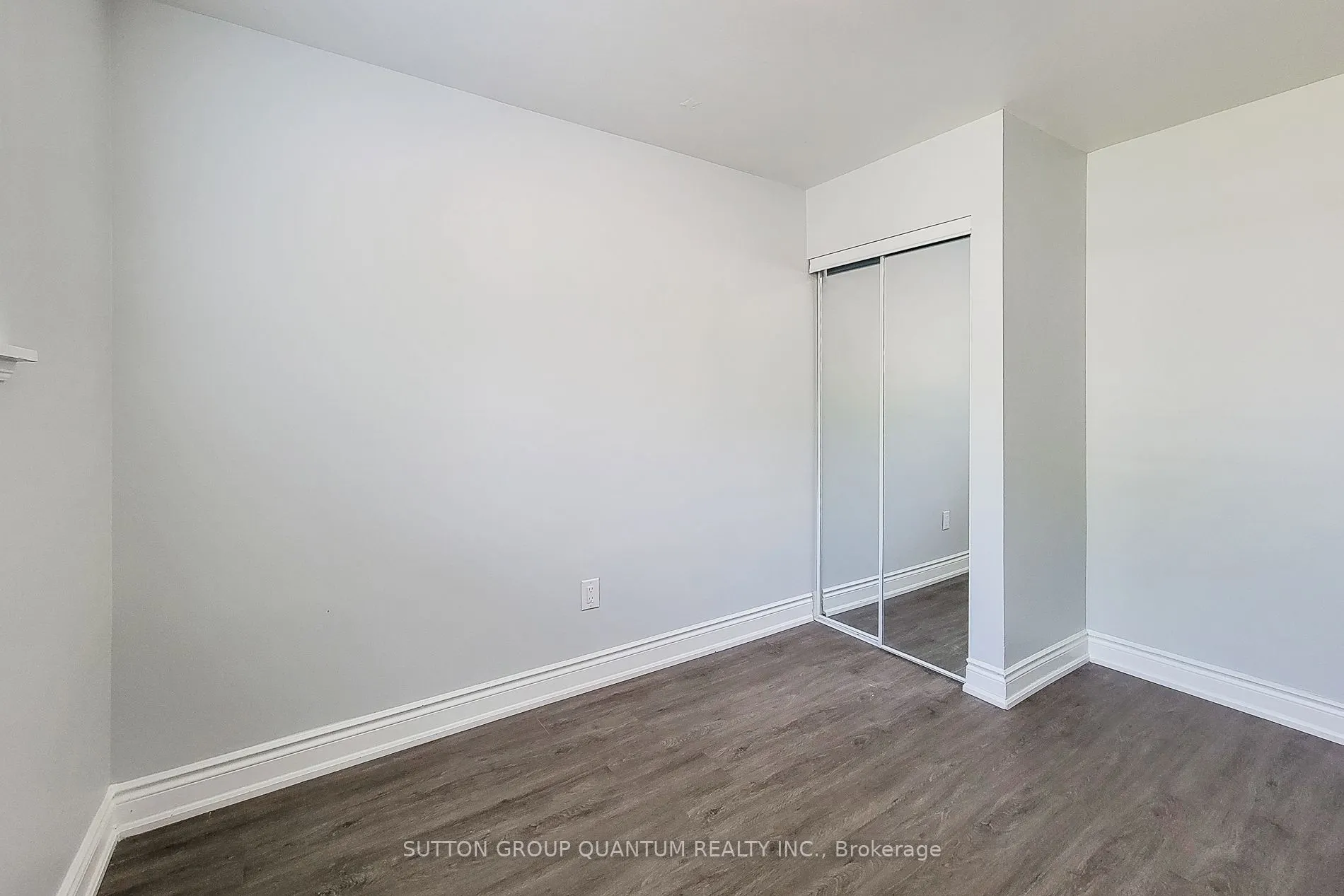 1483 Sandgate Crescent, ##Lower