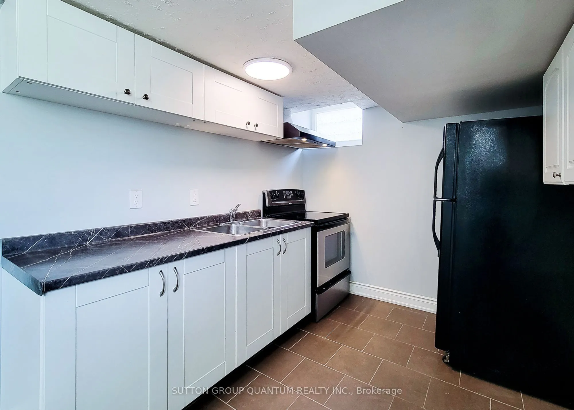1483 Sandgate Crescent, ##Lower