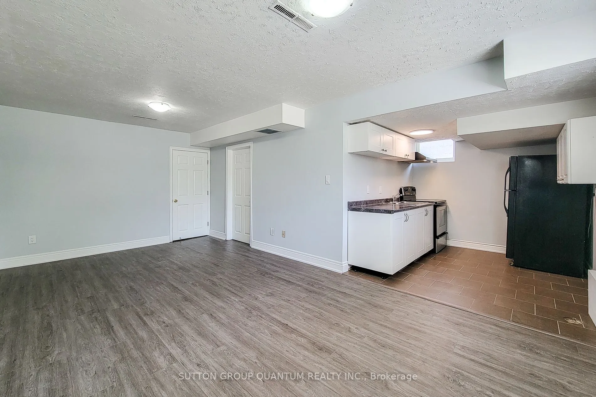 1483 Sandgate Crescent, ##Lower