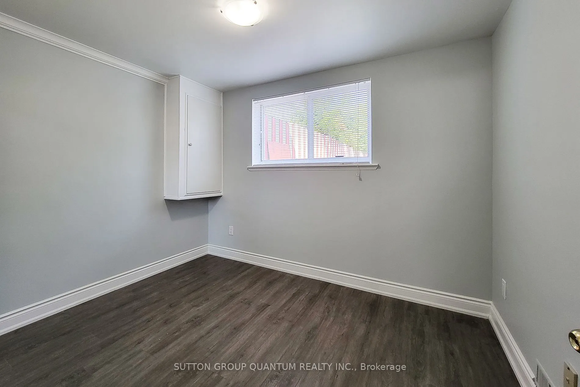 1483 Sandgate Crescent, ##Lower
