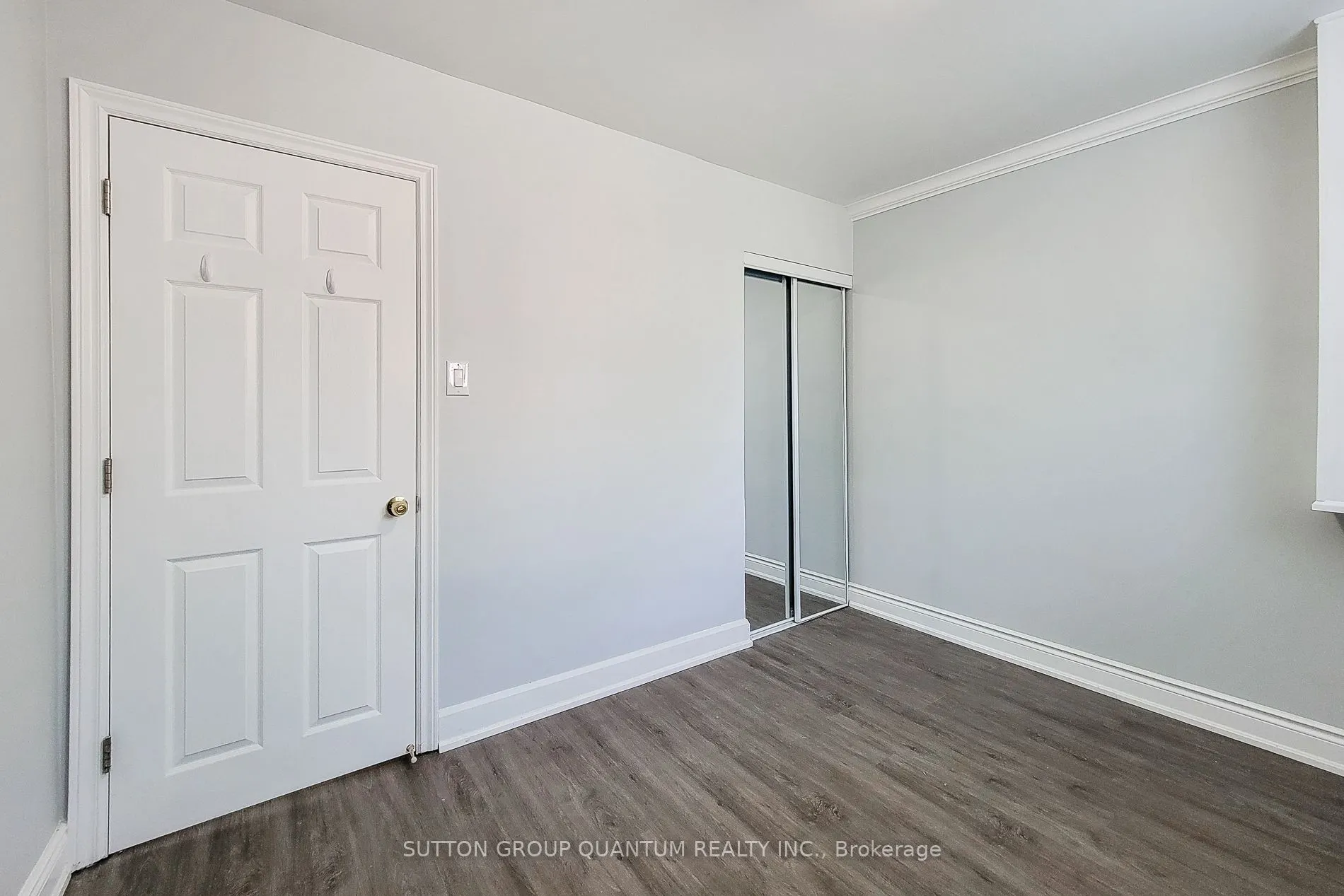 1483 Sandgate Crescent, ##Lower