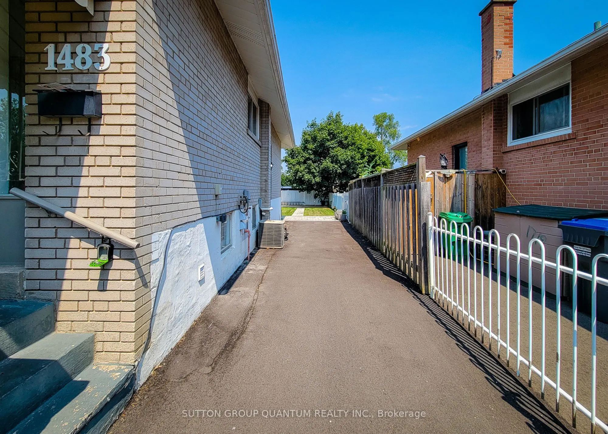 1483 Sandgate Crescent, ##Lower