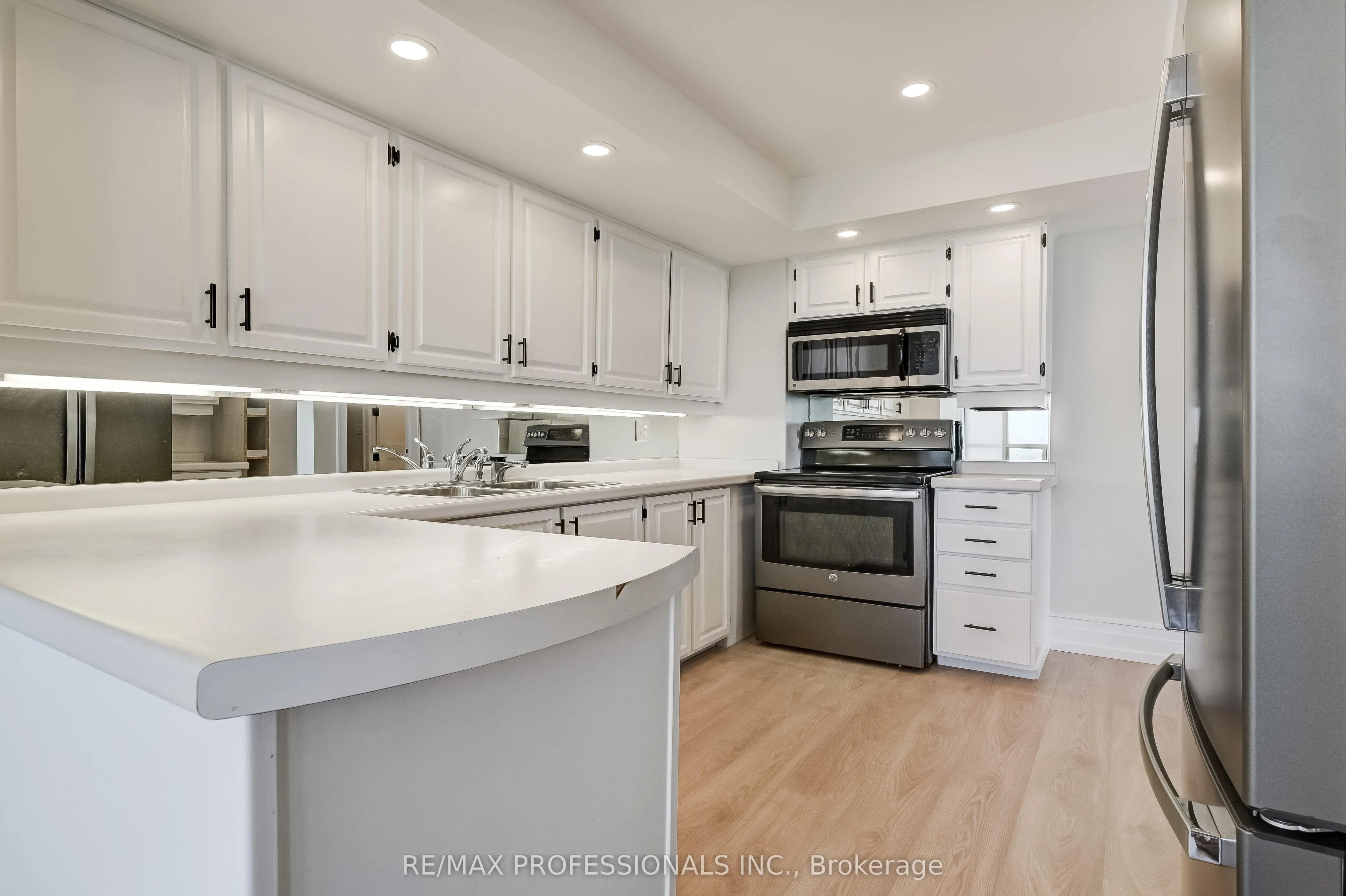 1 Aberfoyle Crescent, #2211