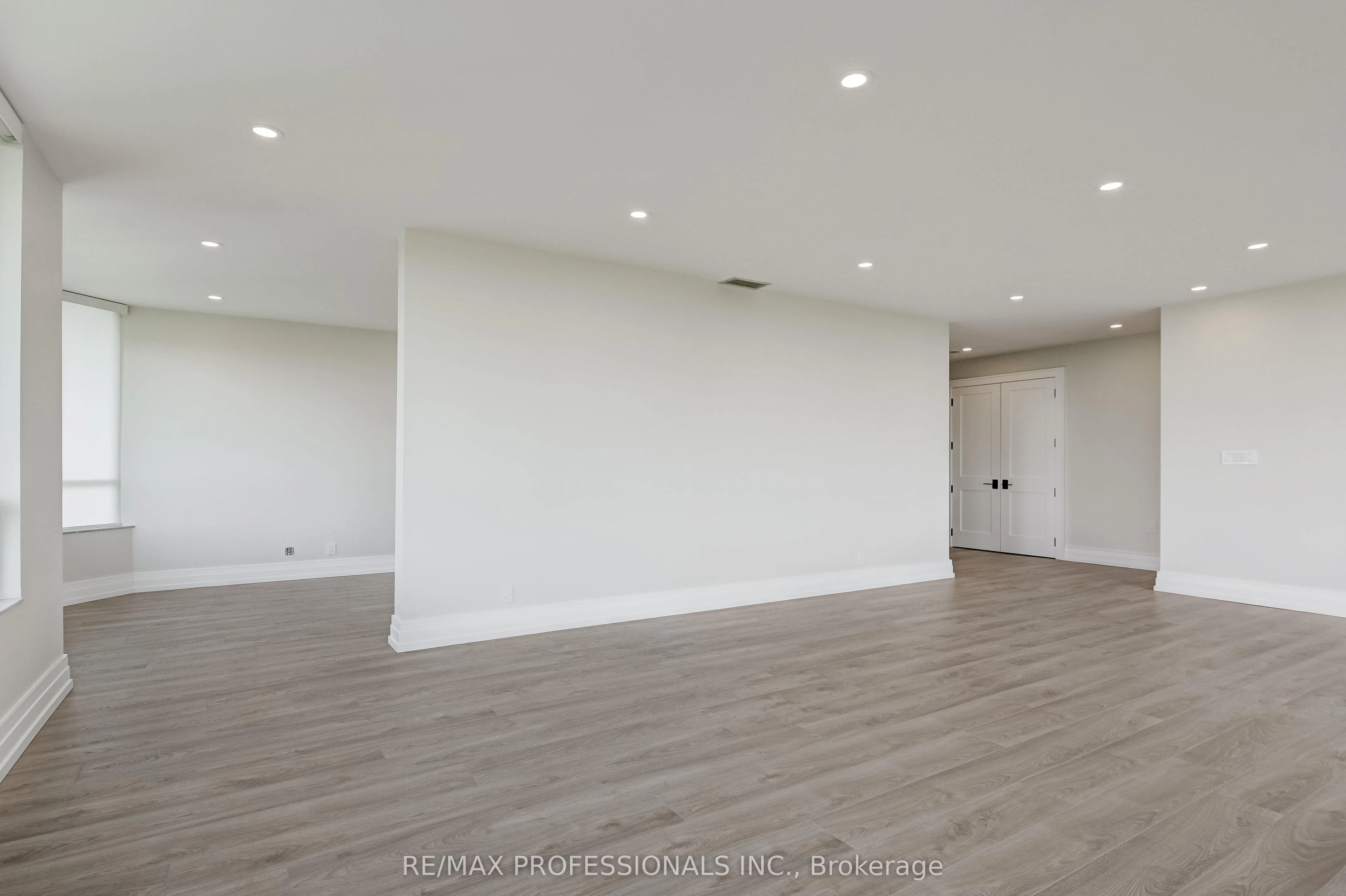 1 Aberfoyle Crescent, #2211