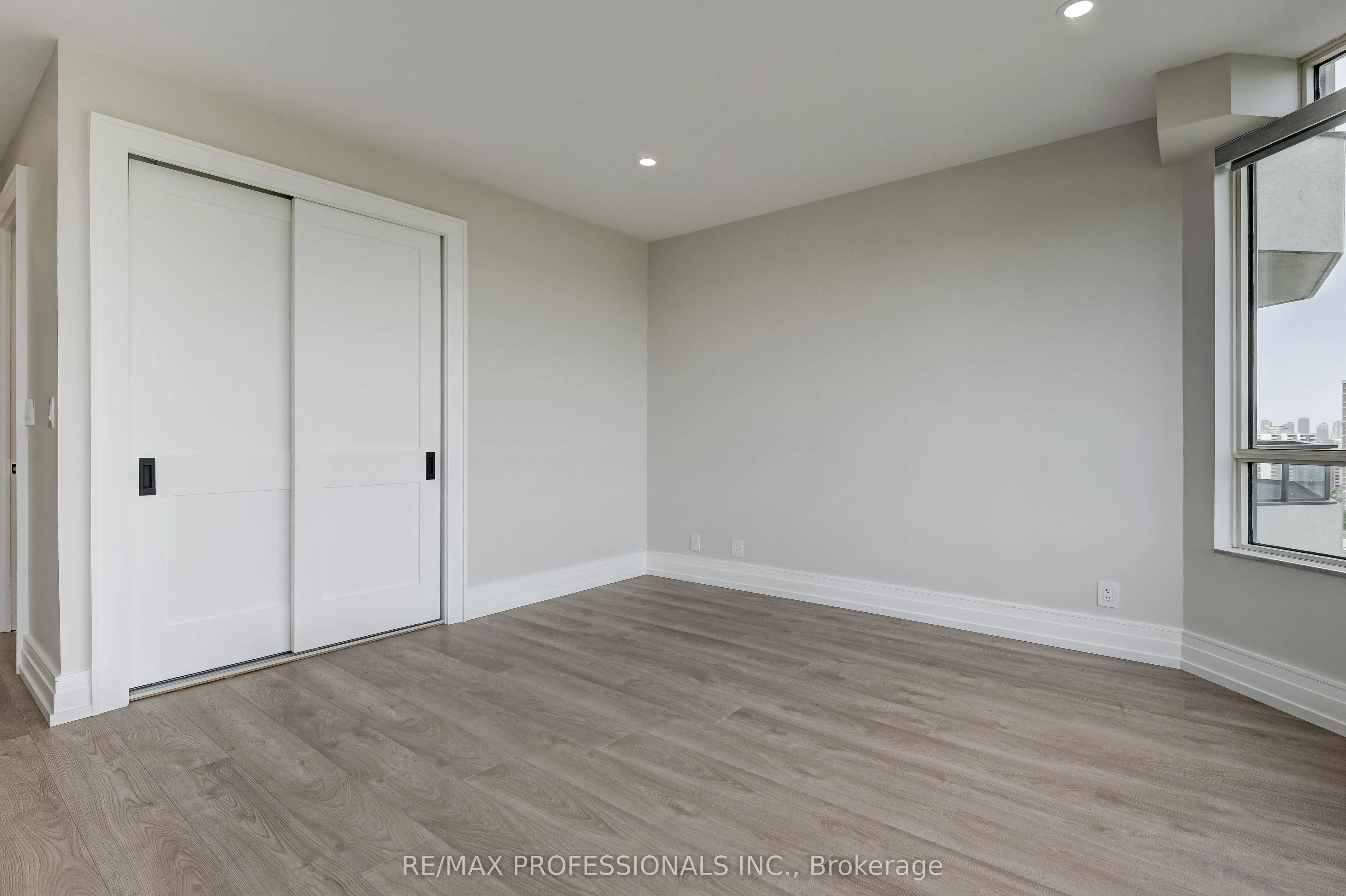 1 Aberfoyle Crescent, #2211