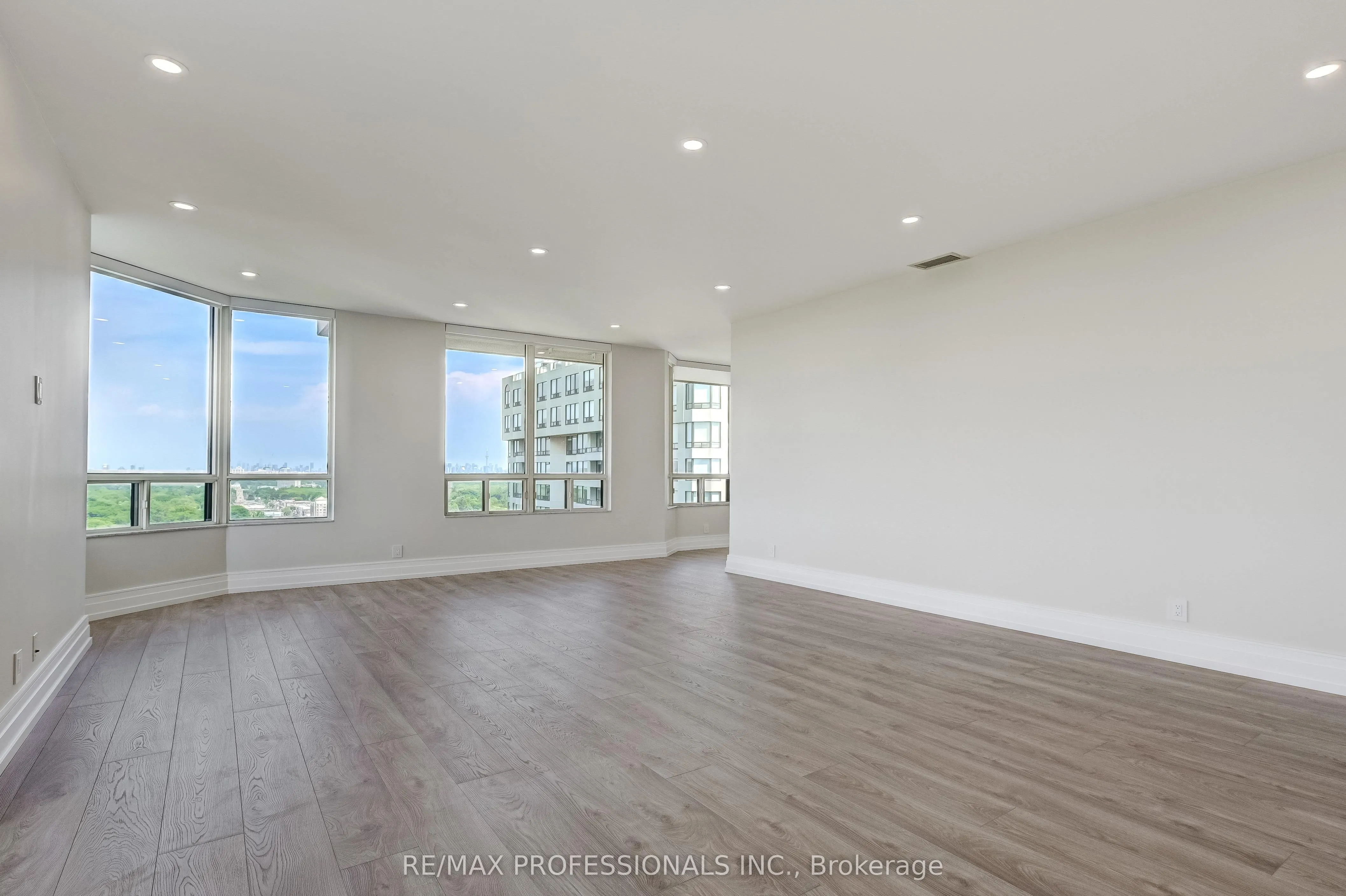 1 Aberfoyle Crescent, #2211