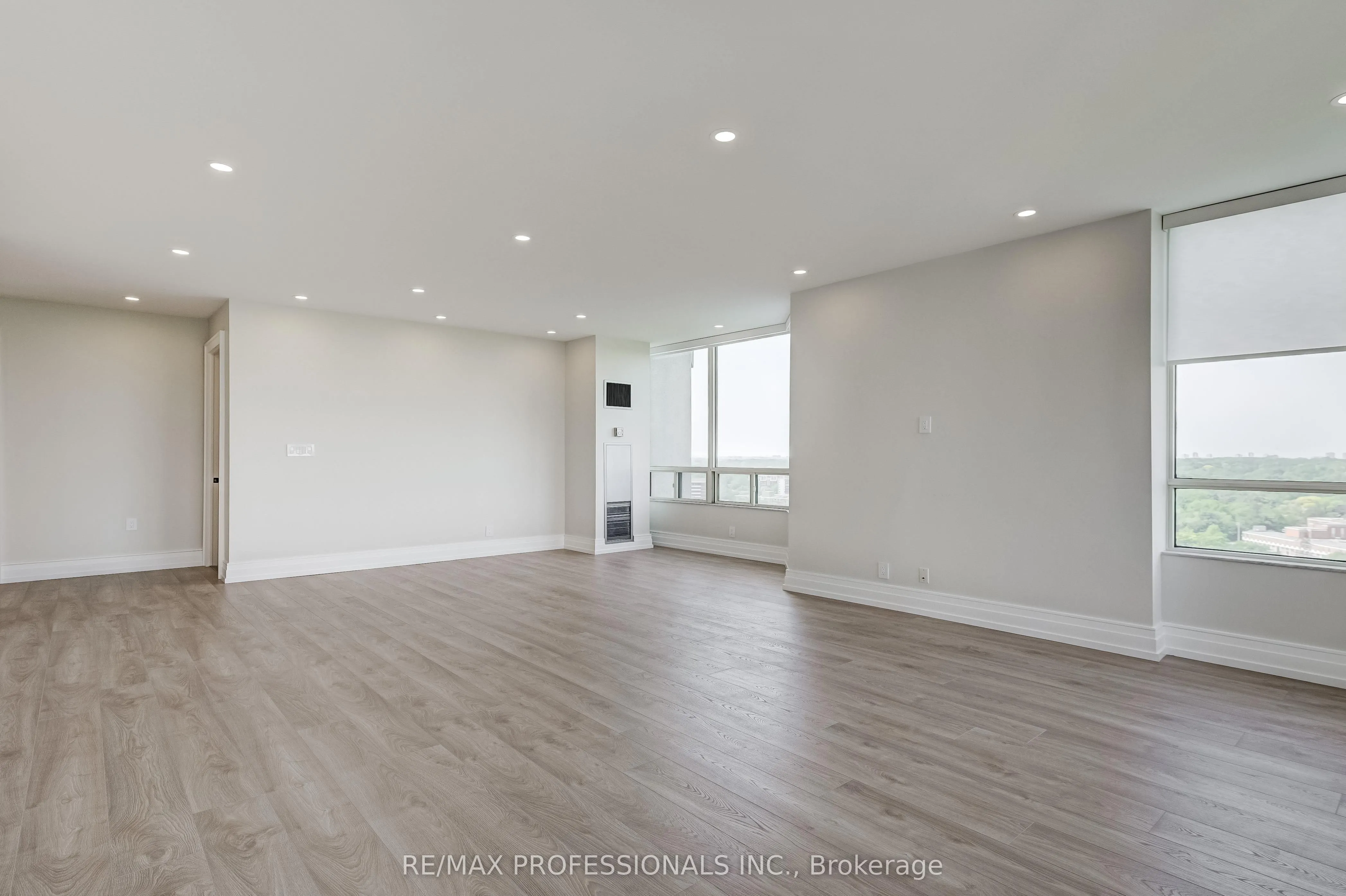 1 Aberfoyle Crescent, #2211