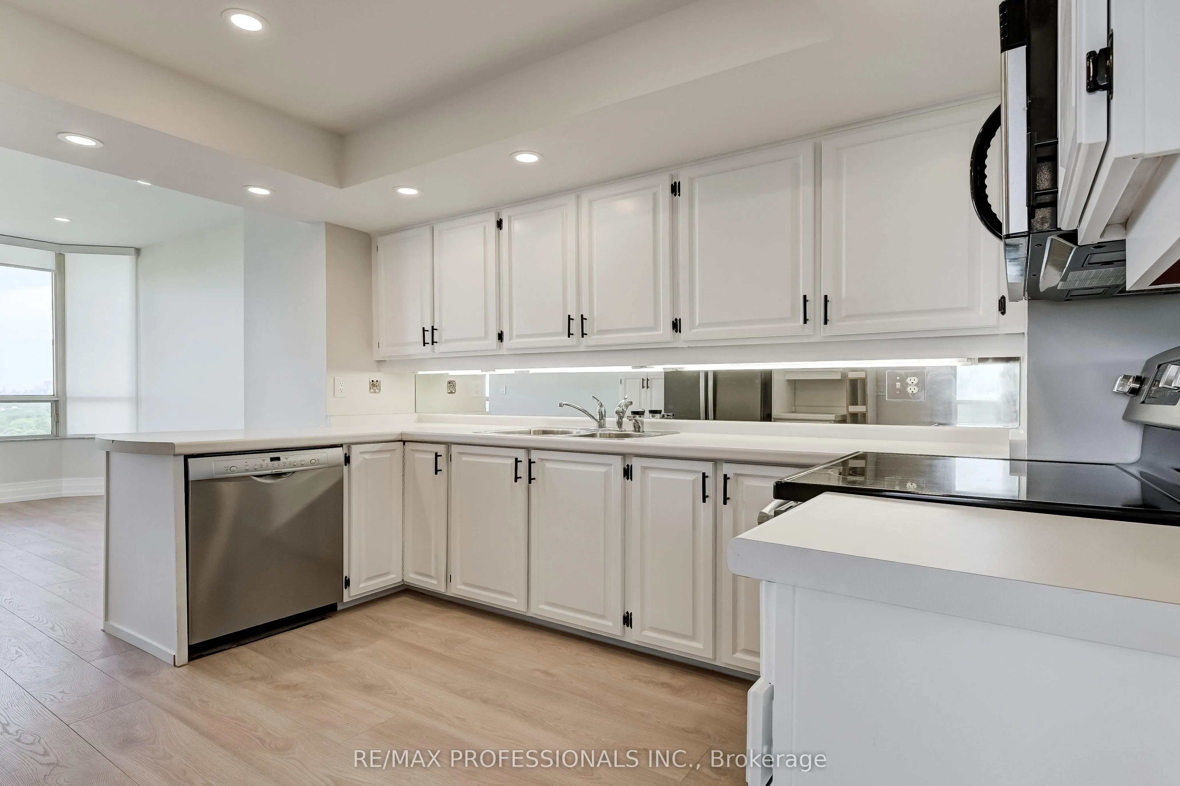 1 Aberfoyle Crescent, #2211