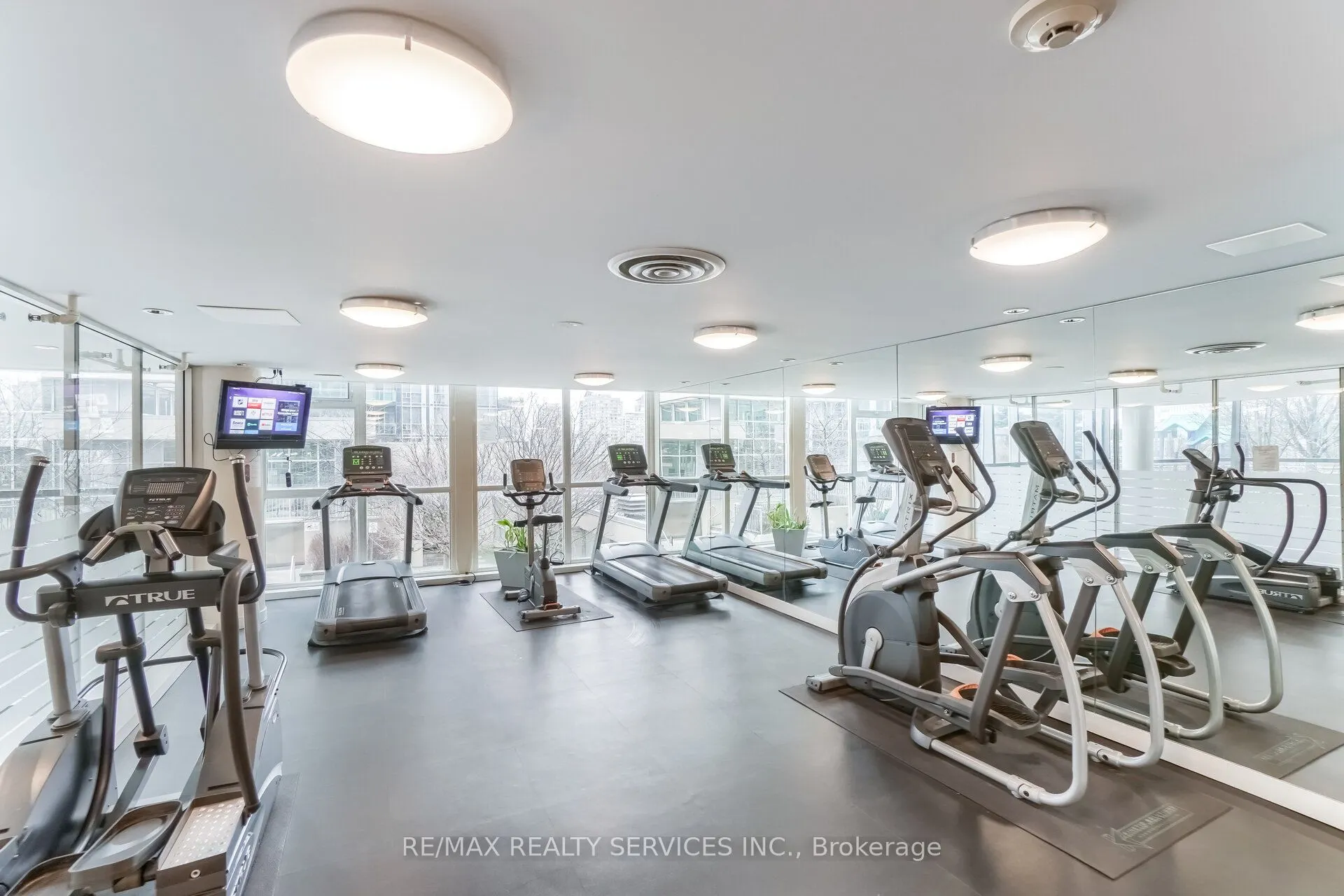225 Webb Drive, #810