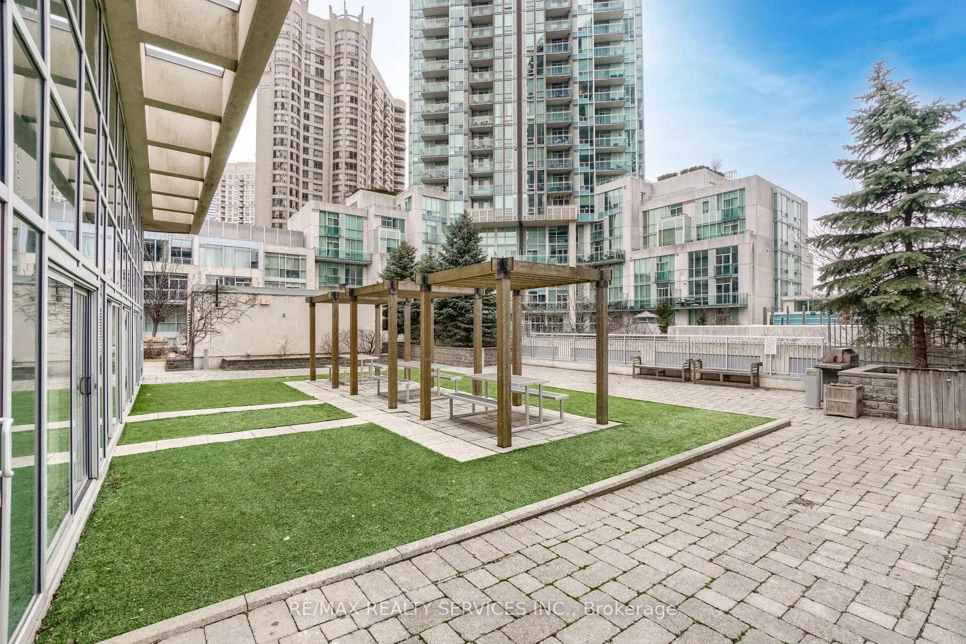 225 Webb Drive, #810