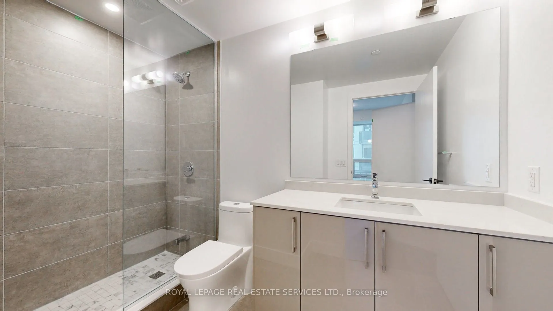 2450 Old Bronte Road, #202