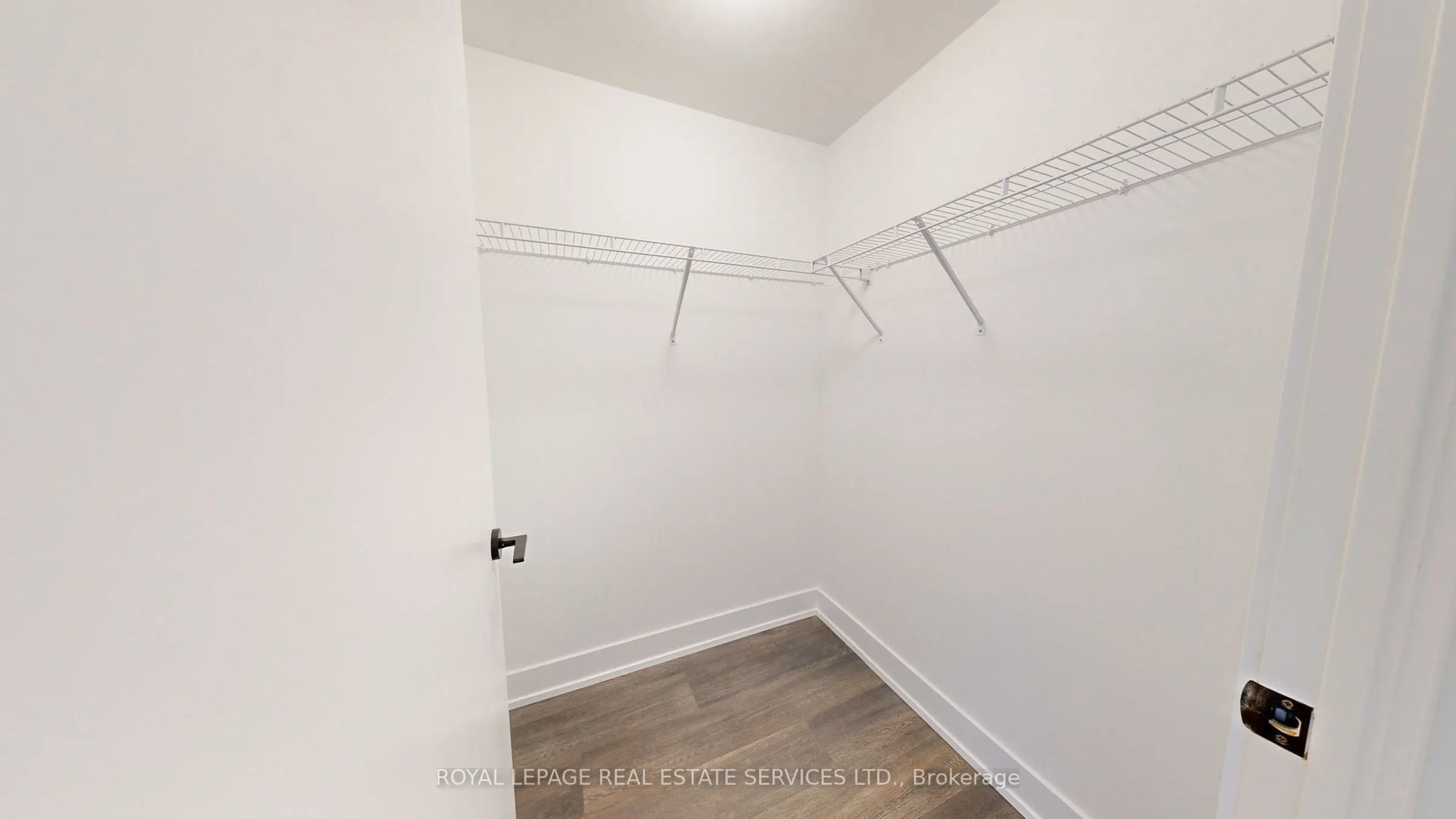 2450 Old Bronte Road, #202