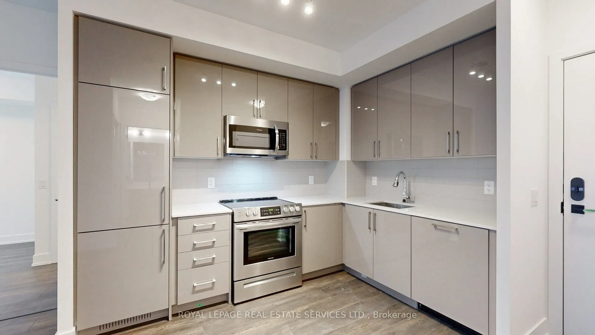 2450 Old Bronte Road, #202