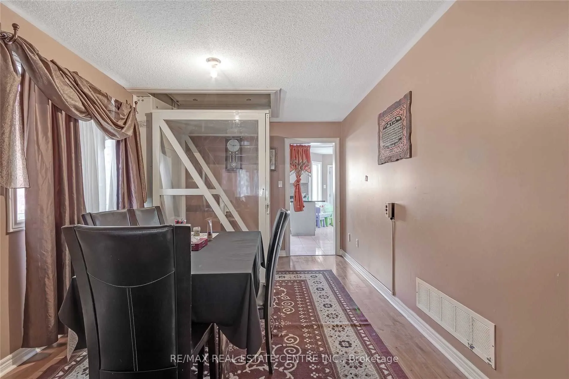 21 Sprucelands Avenue