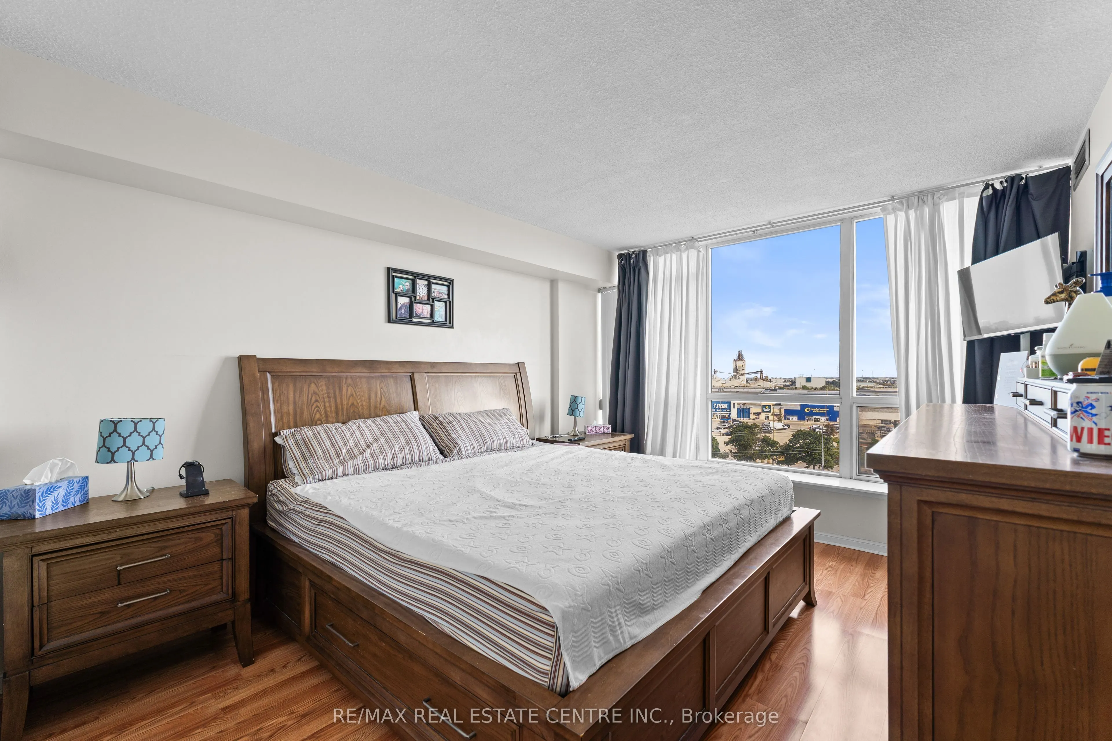 12 Laurelcrest Street, #707