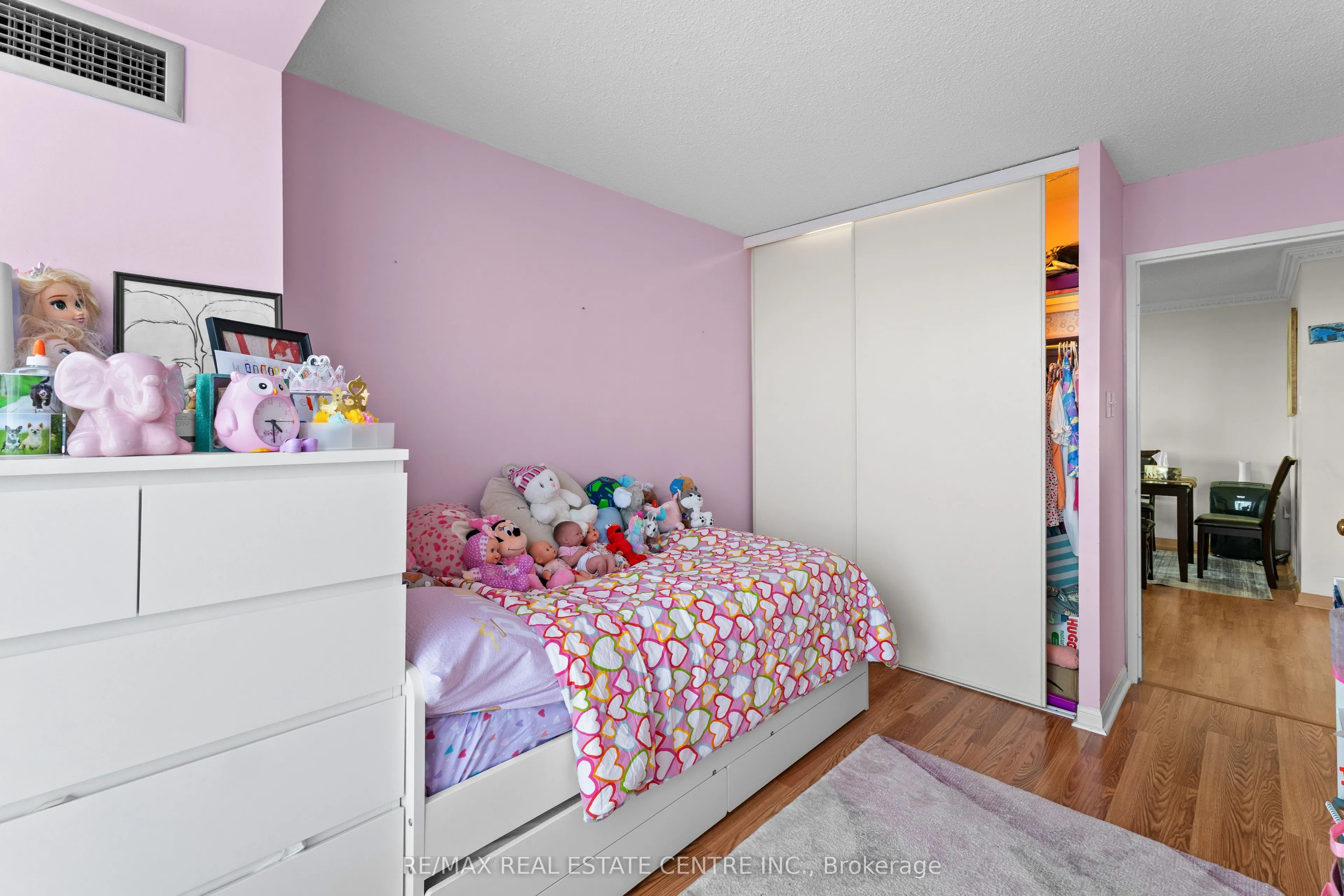 12 Laurelcrest Street, #707