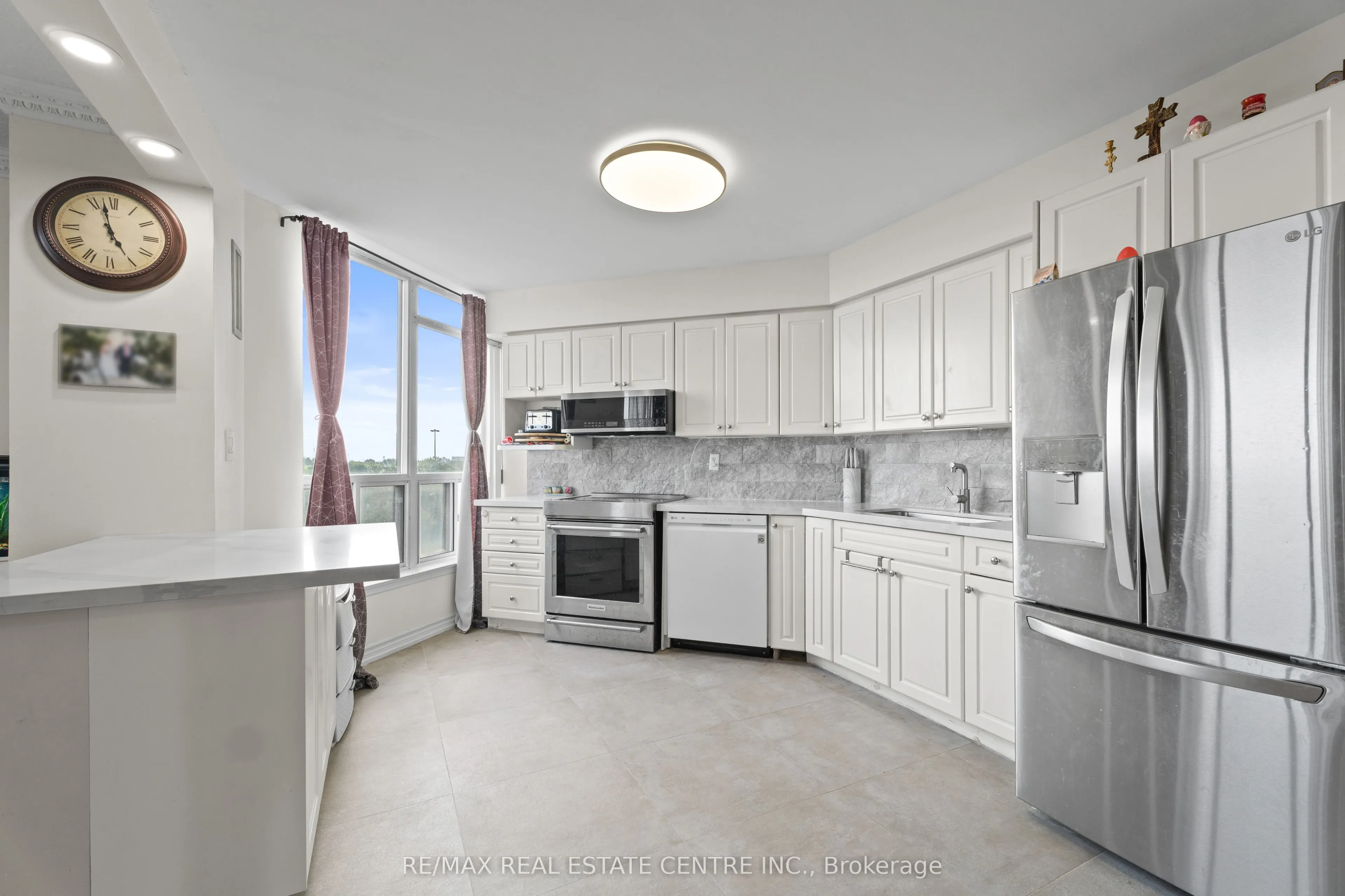 12 Laurelcrest Street, #707