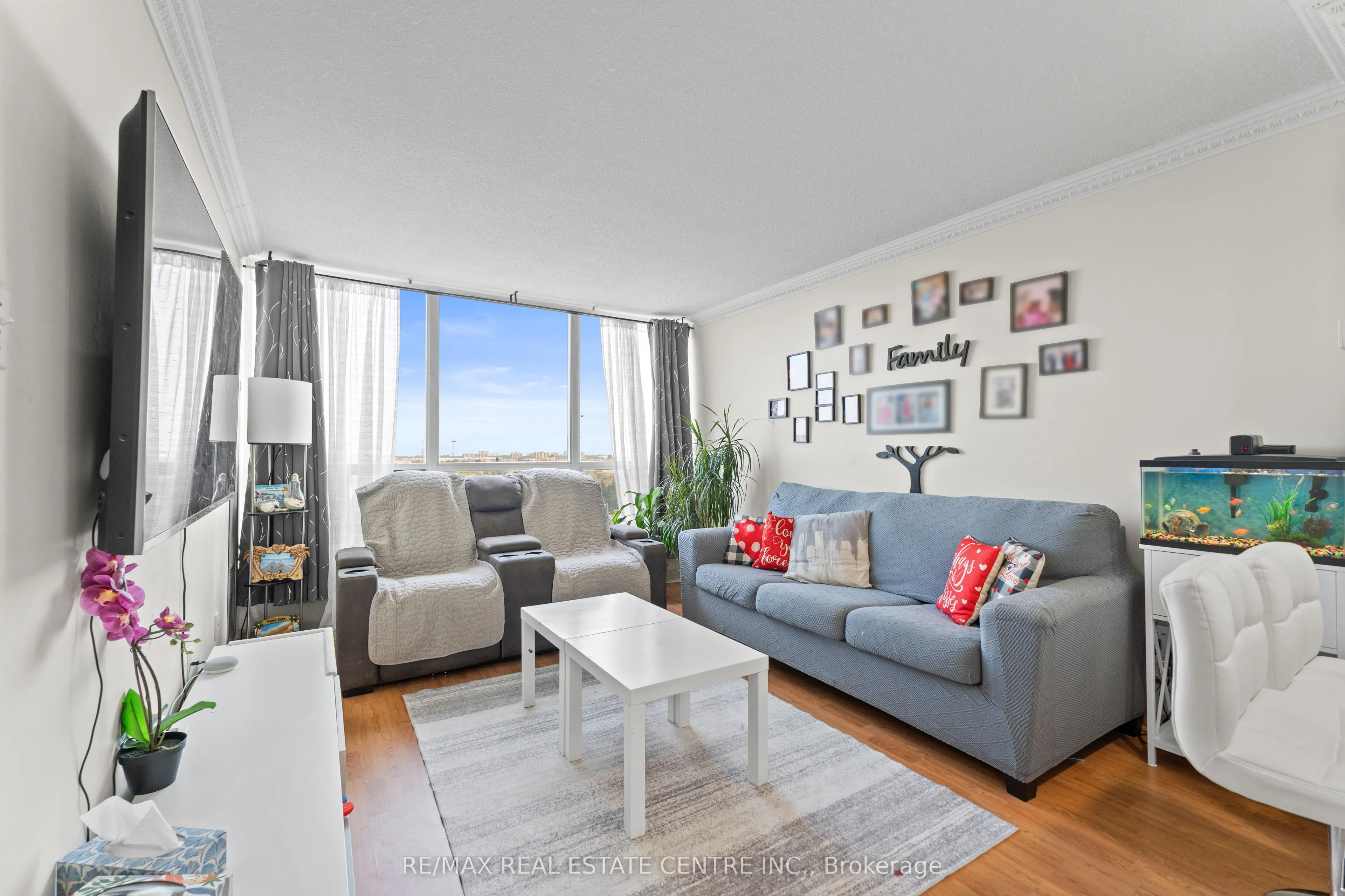 12 Laurelcrest Street, #707